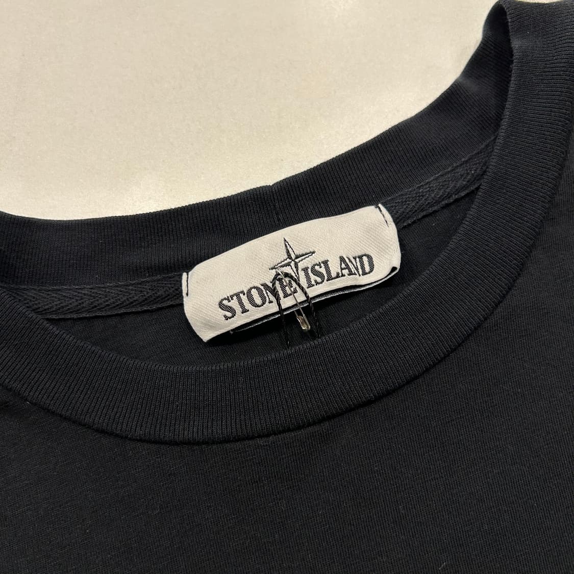[XL] 18ss 스톤아일랜드 반팔 티셔츠 블랙 A428 상품이미지4