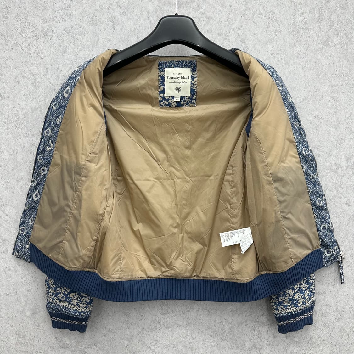 90 써스데이 아일랜드 여자 페이즐리 누빔 점퍼 상품이미지3