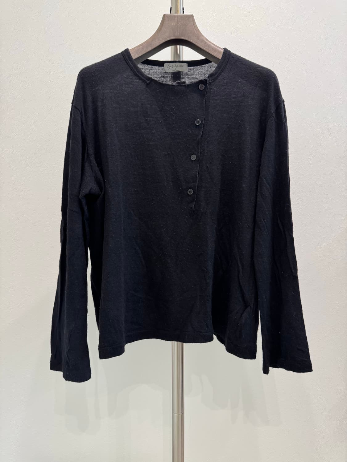 요지야마모토 뿌르옴므 비대칭 헨리넥 니트 상품이미지2