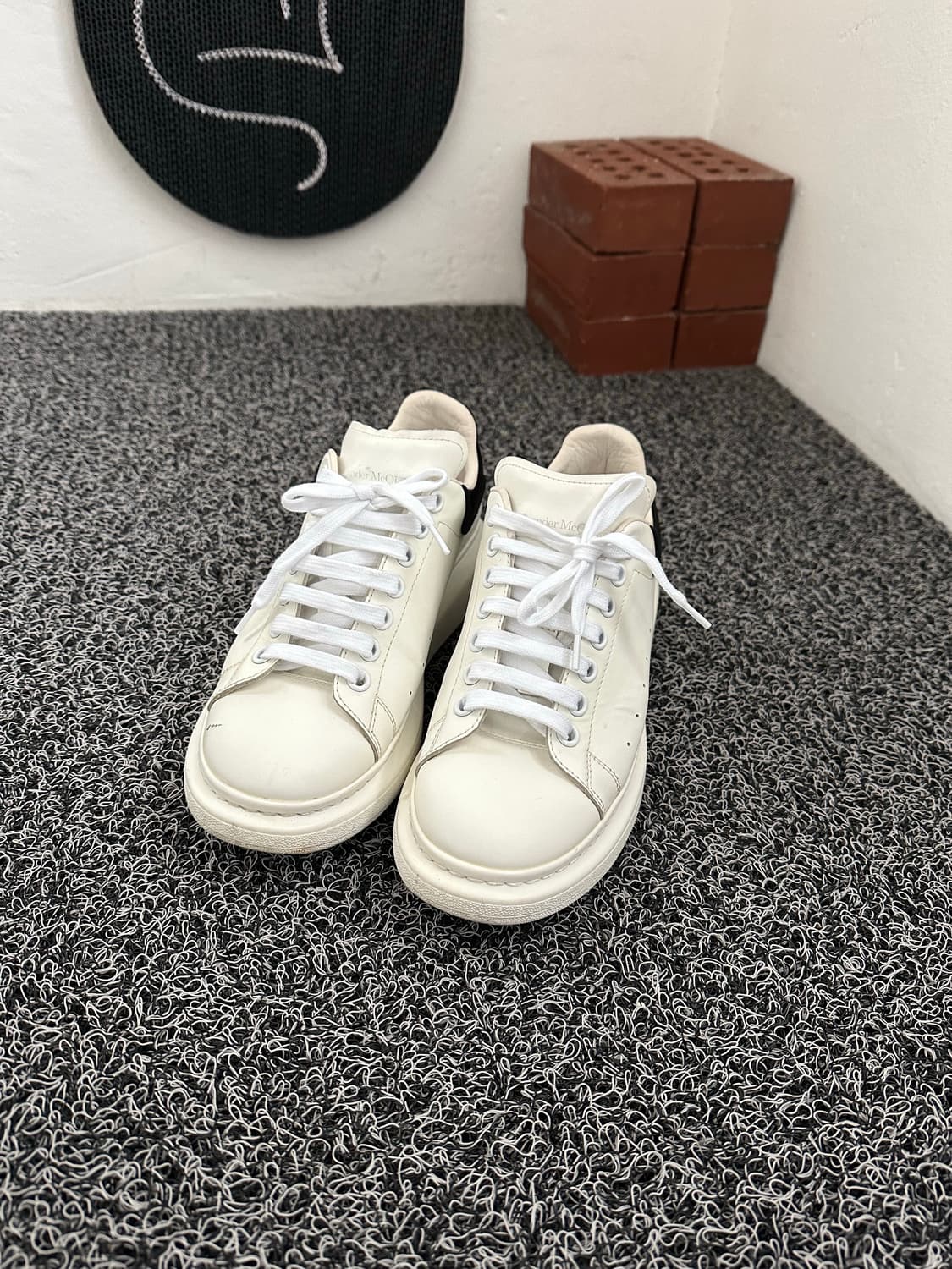 알렉산더 맥퀸 오버솔 스니커즈 40 상품이미지3