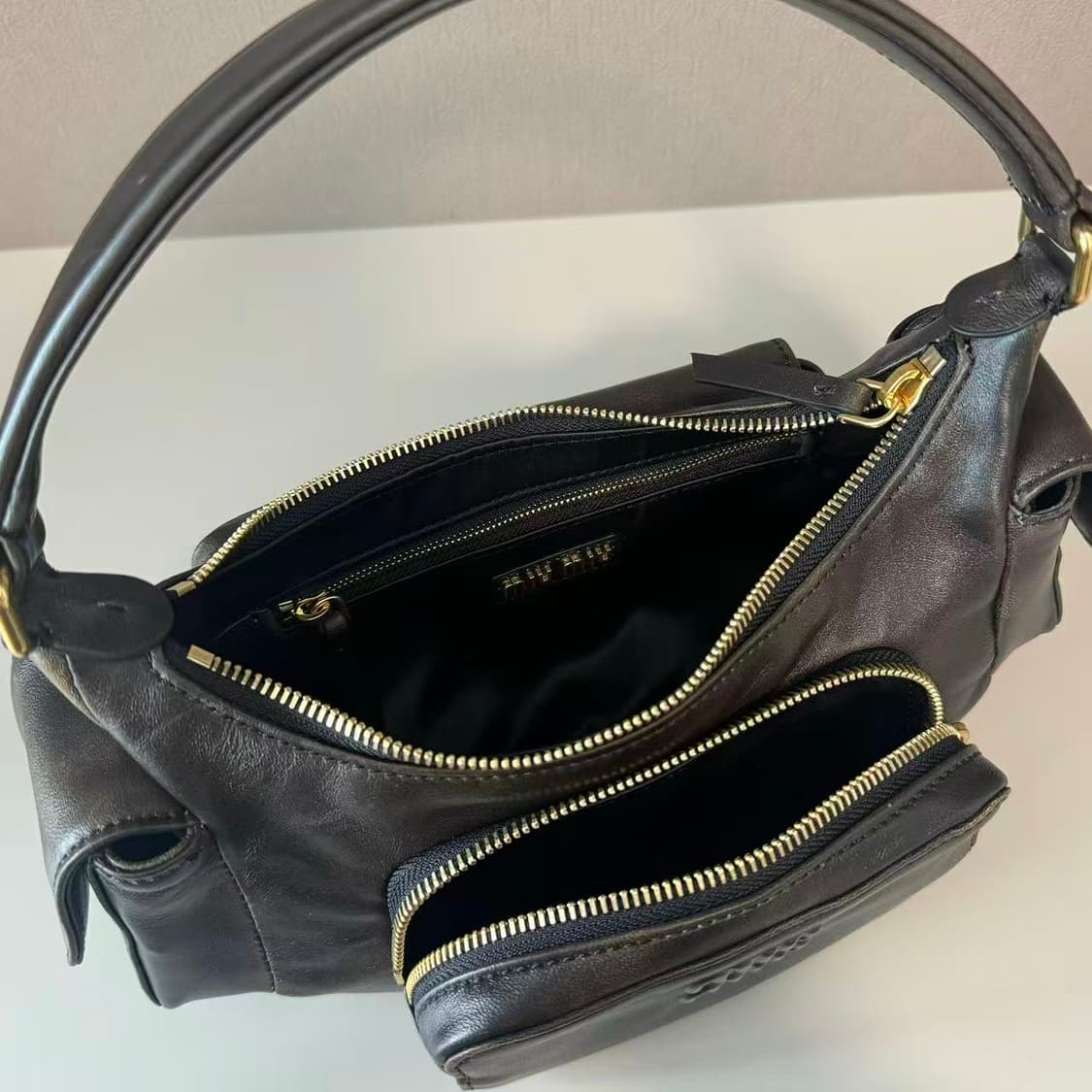 미우 미우 나파 레더 호보백 블랙 5BC146 상품이미지4