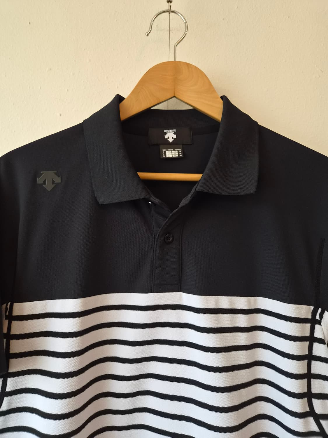 데상트 남성 블랙배색반팔PK카라티셔츠 105사이즈 상품이미지1