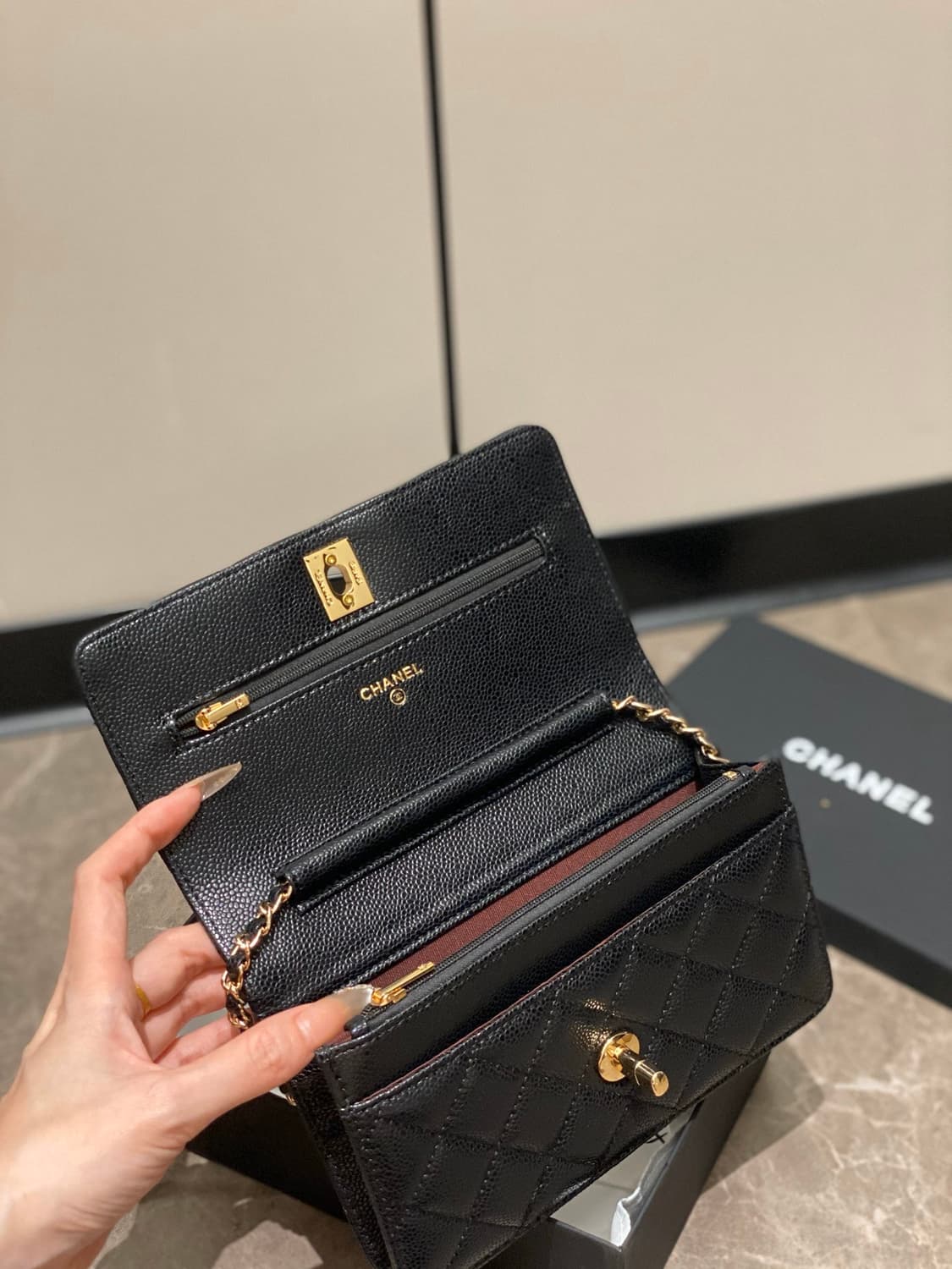 샤넬 클래식 WOC 체인지갑 금장 미니백 상품이미지6