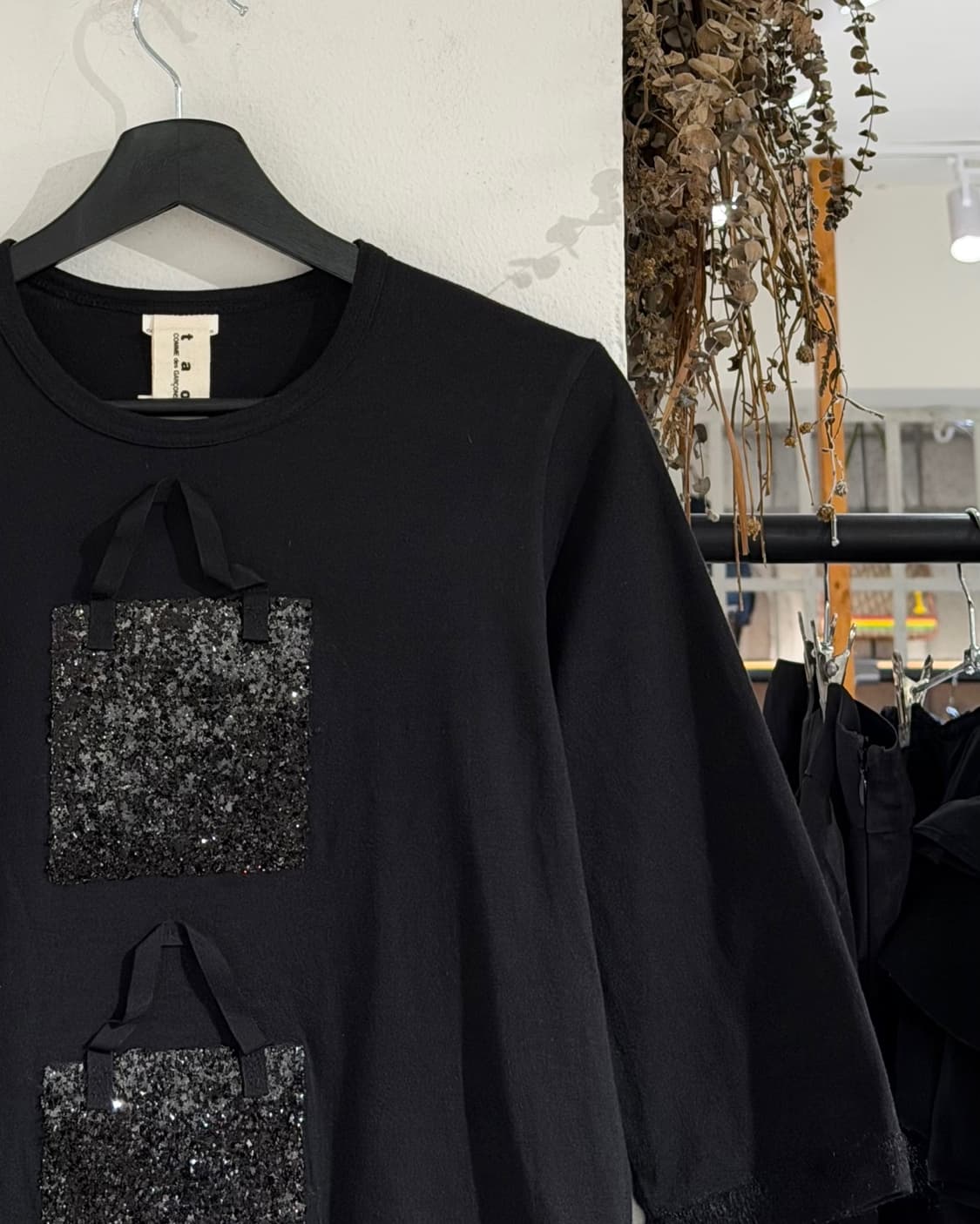 꼼데가르송 타오 블랙 백 패턴 시퀸장식 7부 티셔츠 상품이미지3