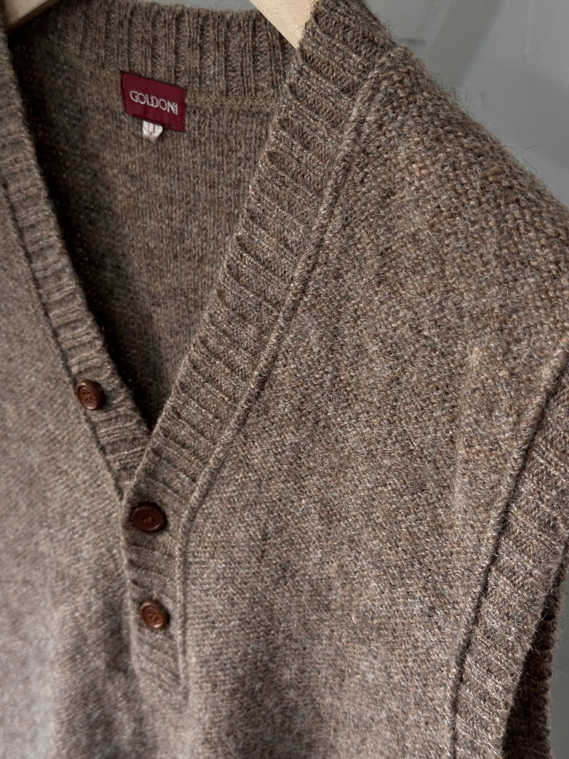 Wool v-neck design knit vest 상품이미지5