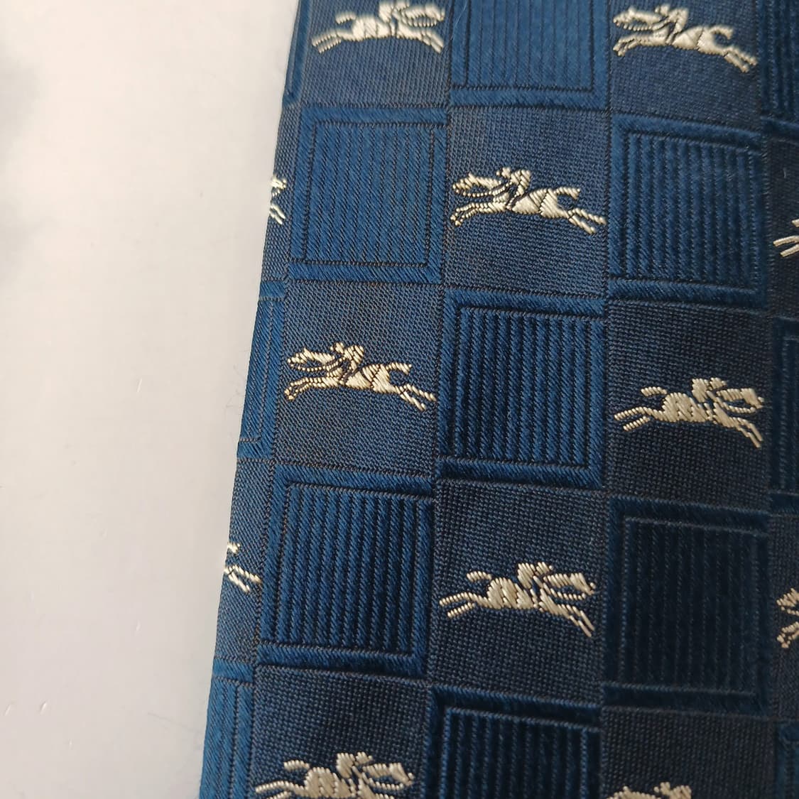 롱샴 실크 기마 로고 자수 패턴 넥타이 9.7cm B등급 A19421
 상품이미지8