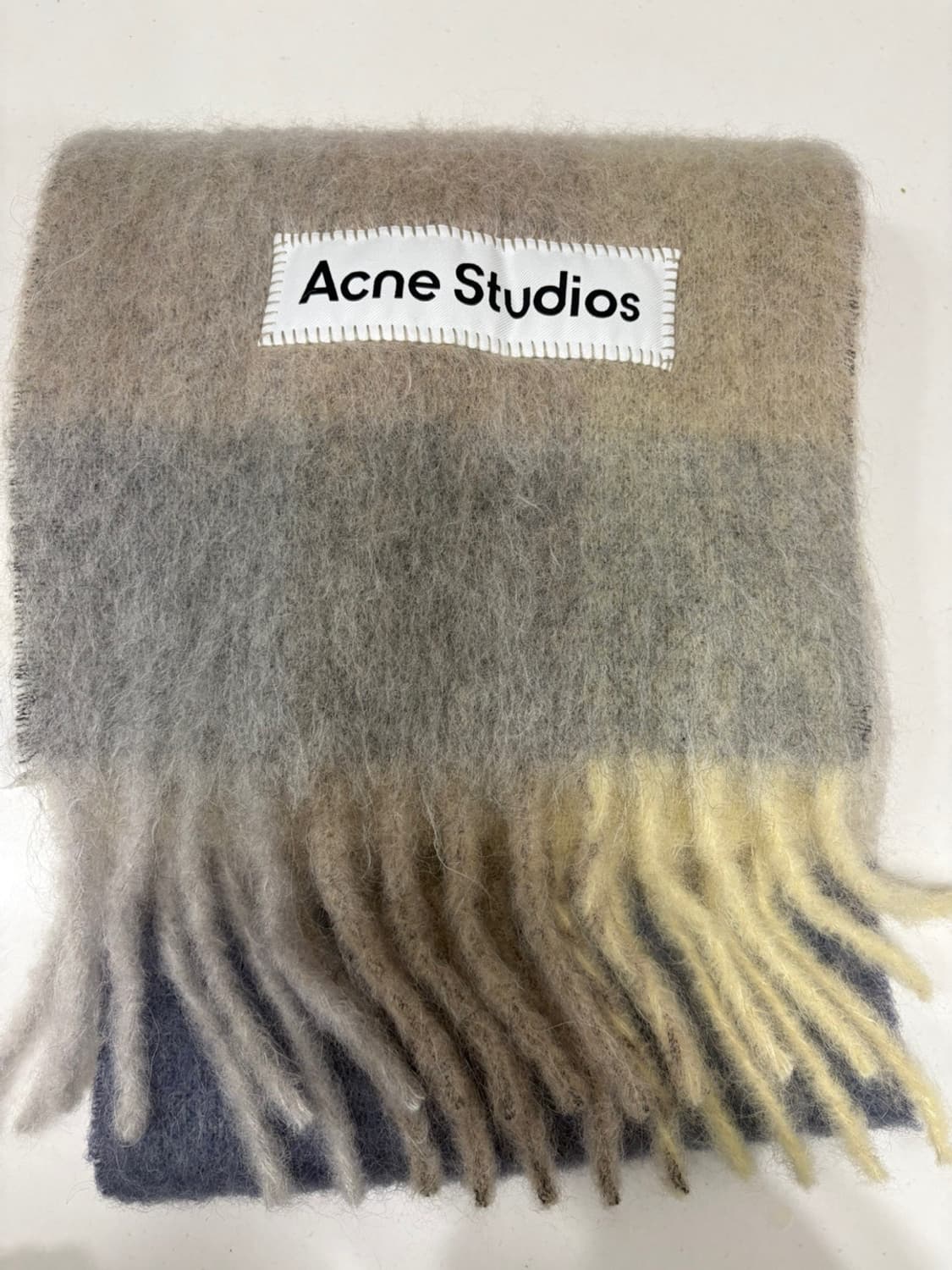 아크네 스튜디오 모헤어 머플러 상품이미지1