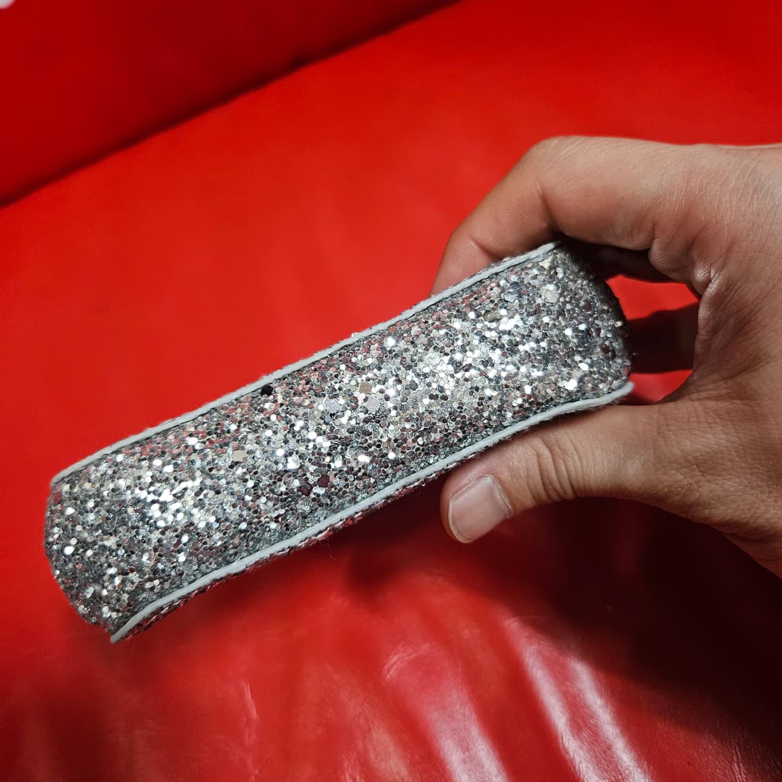 미우미우(MiuMiu) 글리터 키스락 파우치 지갑 상품이미지5