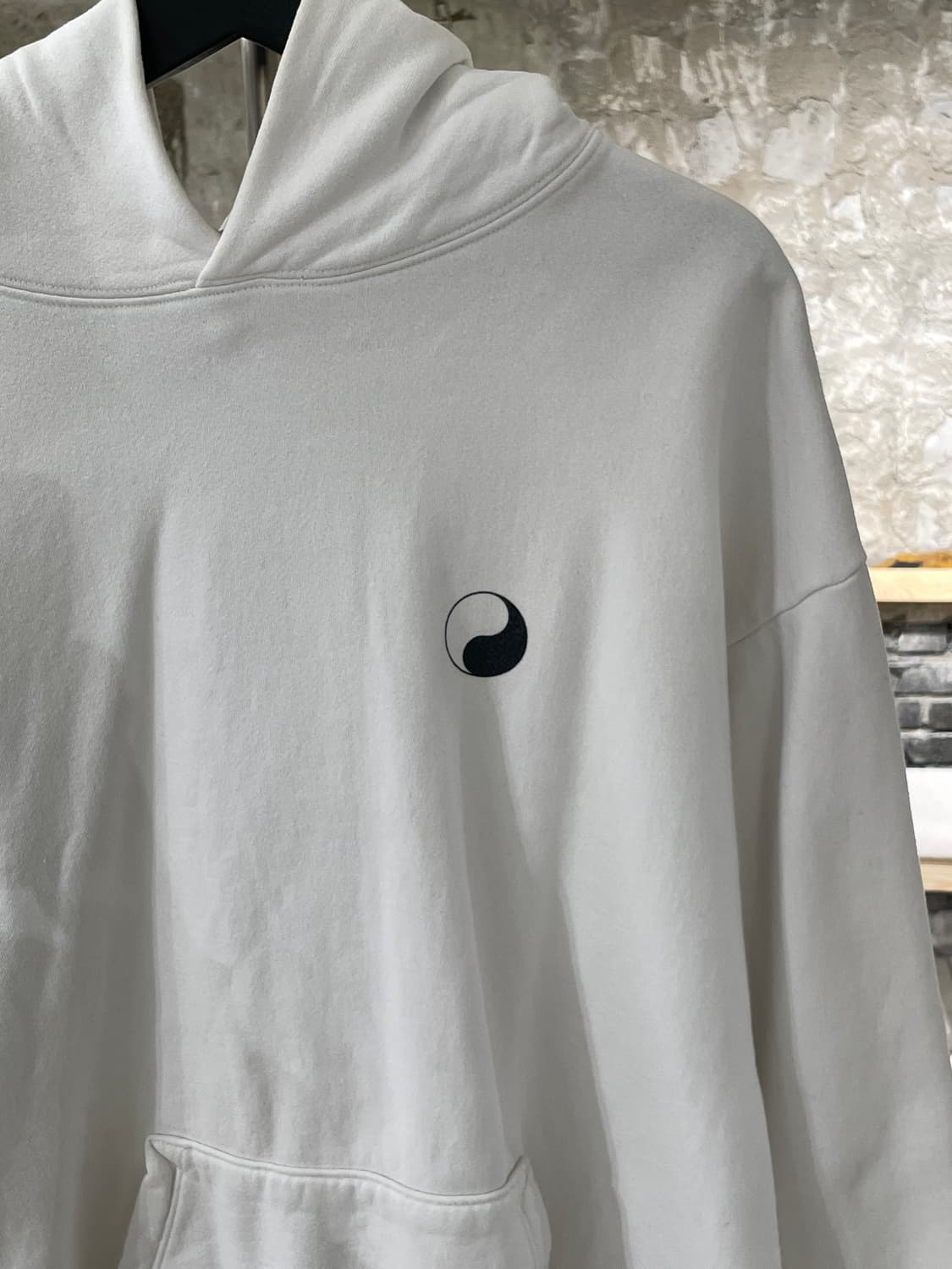 스투시 x 아워레가시 화이트 음양 피그먼트 다이드 후디 상품이미지3