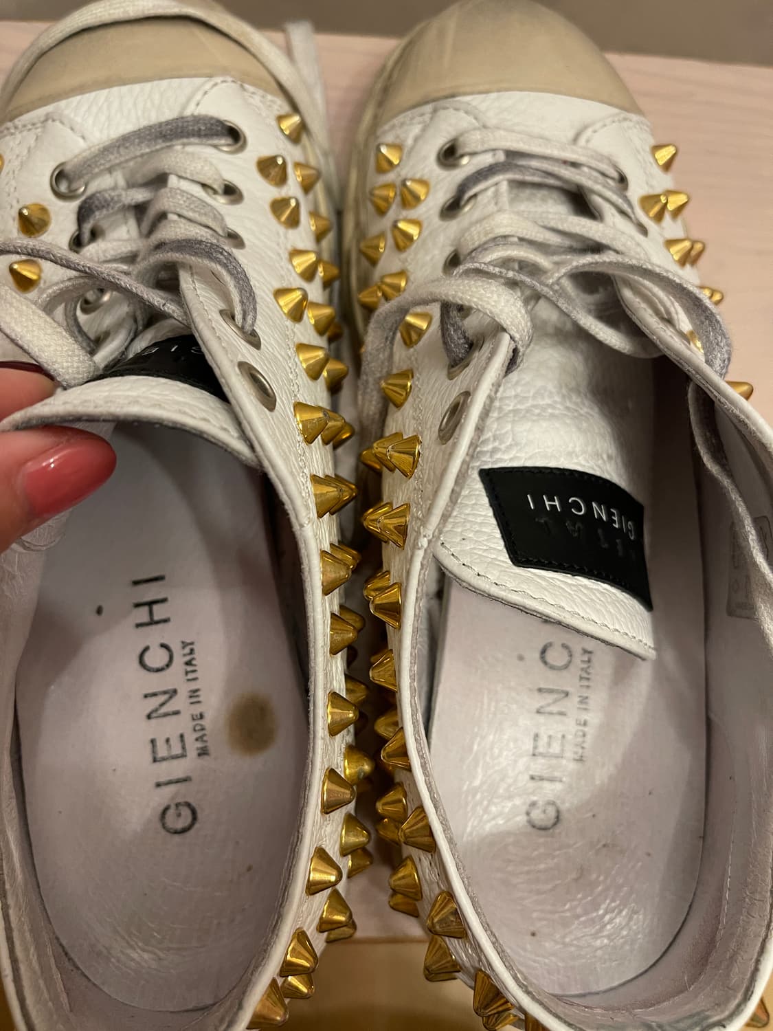 젠치 GIENCHI 메탈 스터드 스니커즈 37/240 상품이미지6