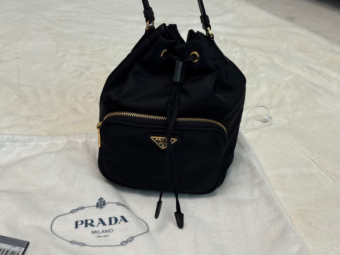 프라다 나일론 버킷백 상품이미지2