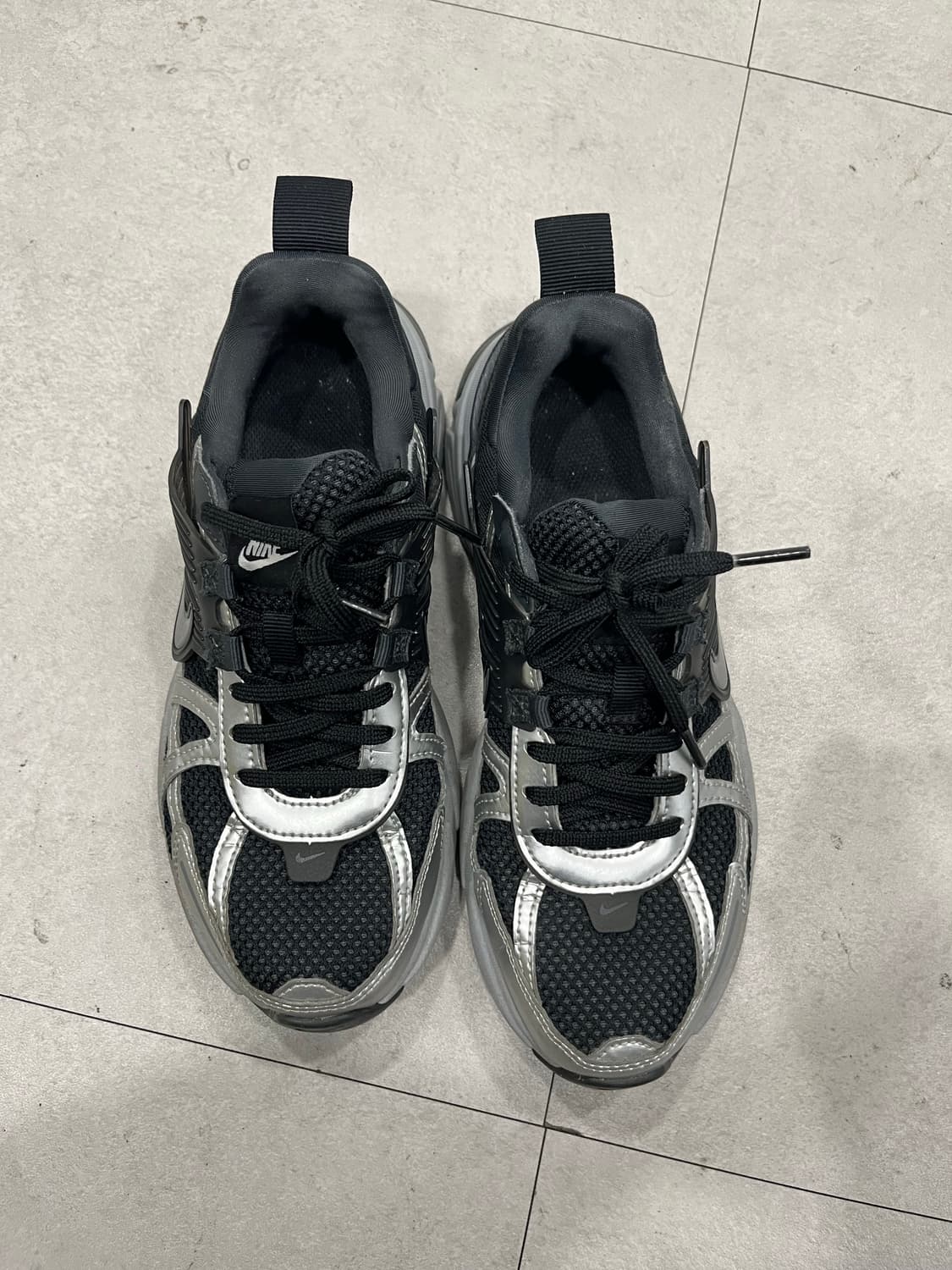 나이키 v2k런 블랙 다크 스모크 그레이 240 상품이미지7