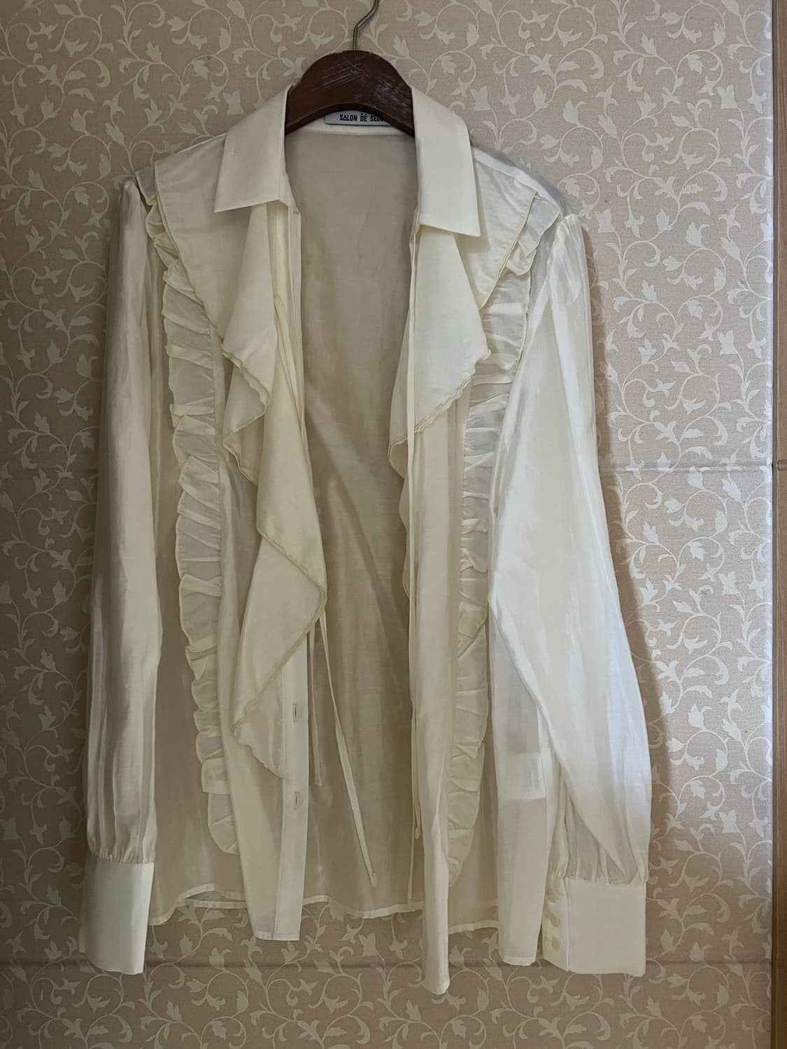 살롱드서울 블라우스 미착용제품 상품이미지4