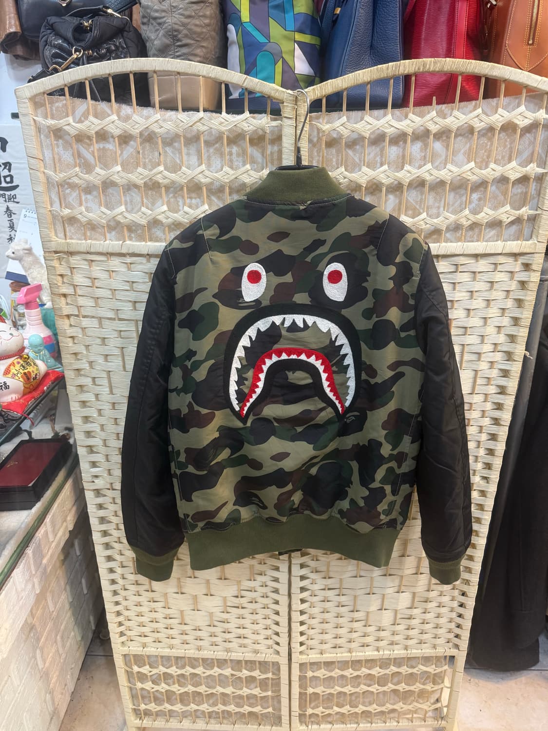 55-66 정품 베이프 카모플라츄 패턴 붐버자켓 팝니다 상품이미지9