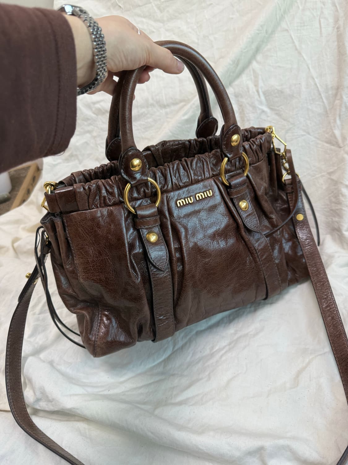 미우미우 브라운 비텔로 백 스칸디백 상품이미지1