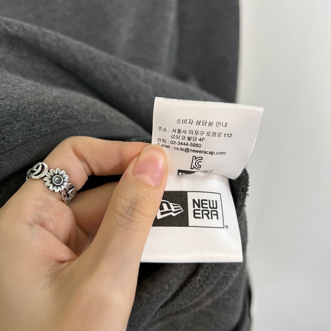 뉴에라 그레이 암포켓 맨투맨 티셔츠 M 상품이미지4