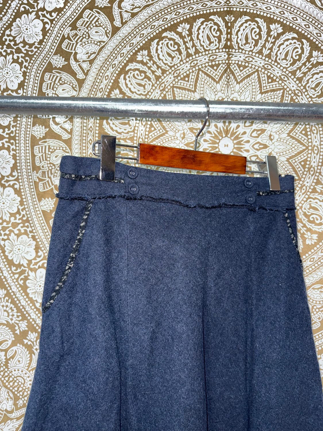 써스데이아일랜드 여성 모직 네이비 스커트  상품이미지4