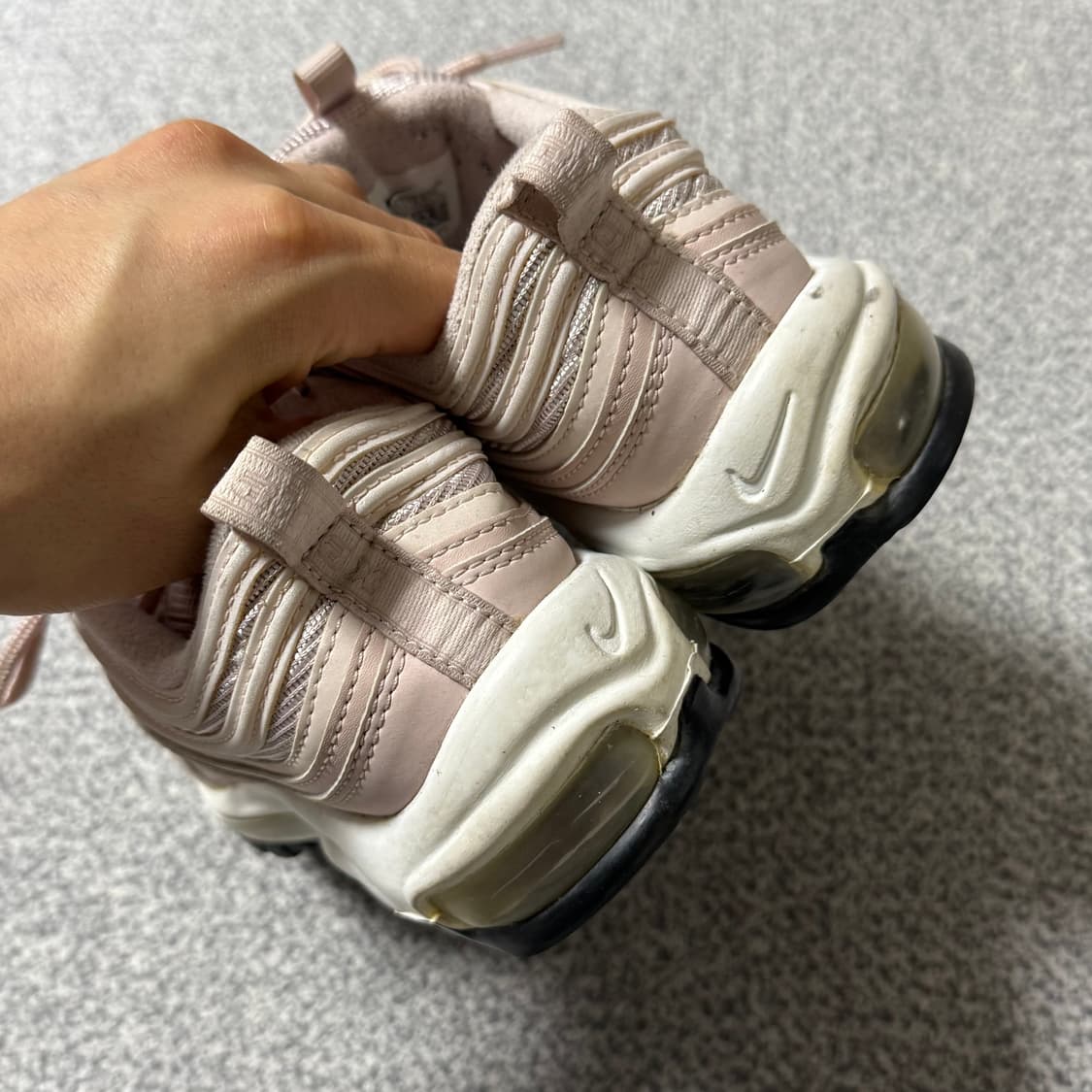 [정가 24만원] 나이키 에어맥스 97 베얼리 로즈 235 상품이미지6