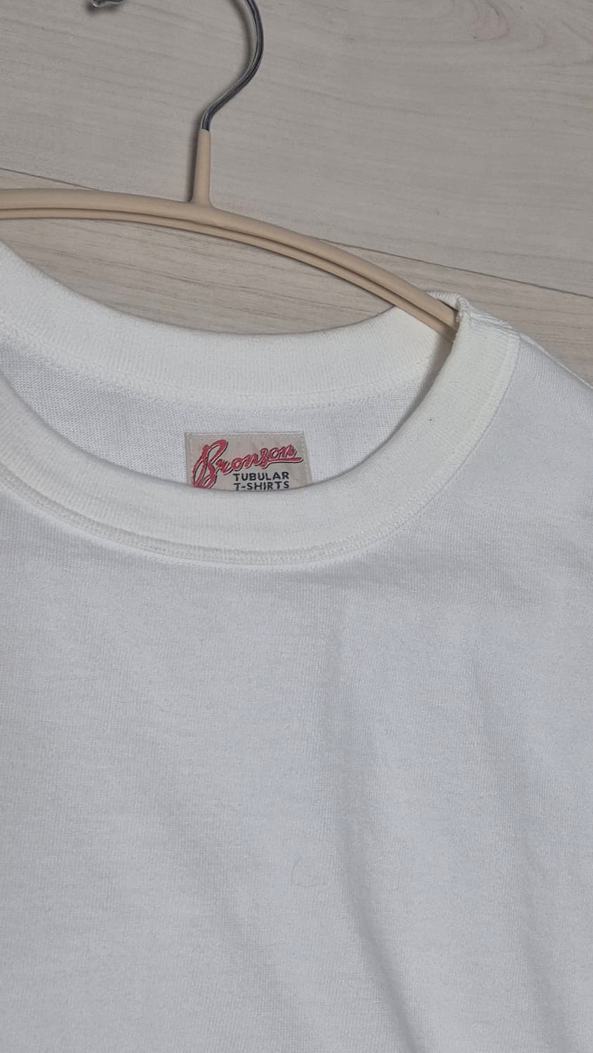 브론슨 화이트 티셔츠 상품이미지2