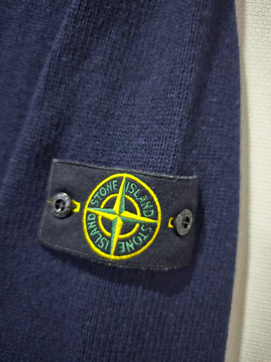 정품 스톤아일랜드 21FW 와펜 버튼 가디건 95 / M 상품이미지4