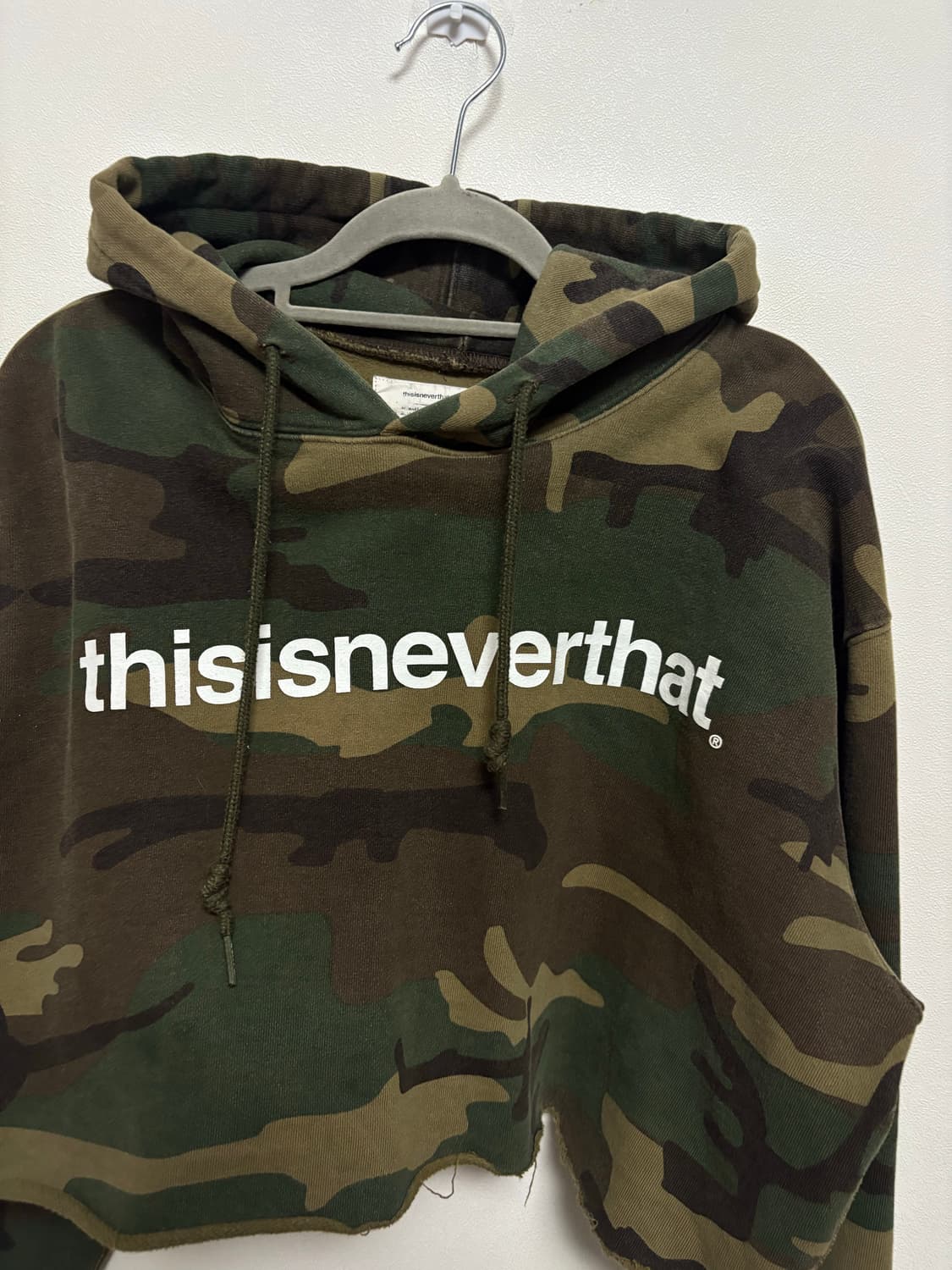 디스이즈네버댓 카모 크롭 후드티 상품이미지3
