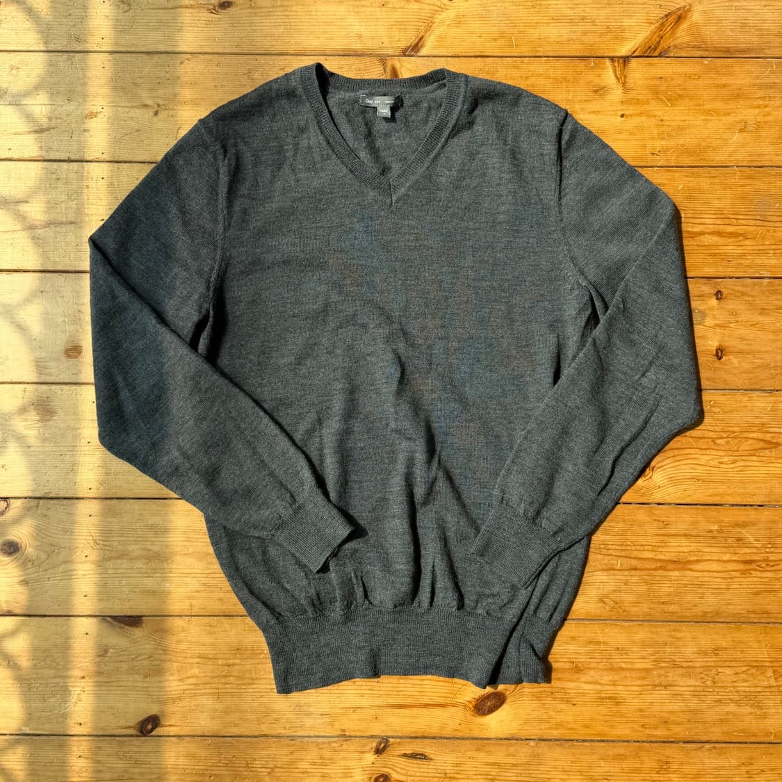 갭 메리노 울 브이넥 니트 상품이미지1