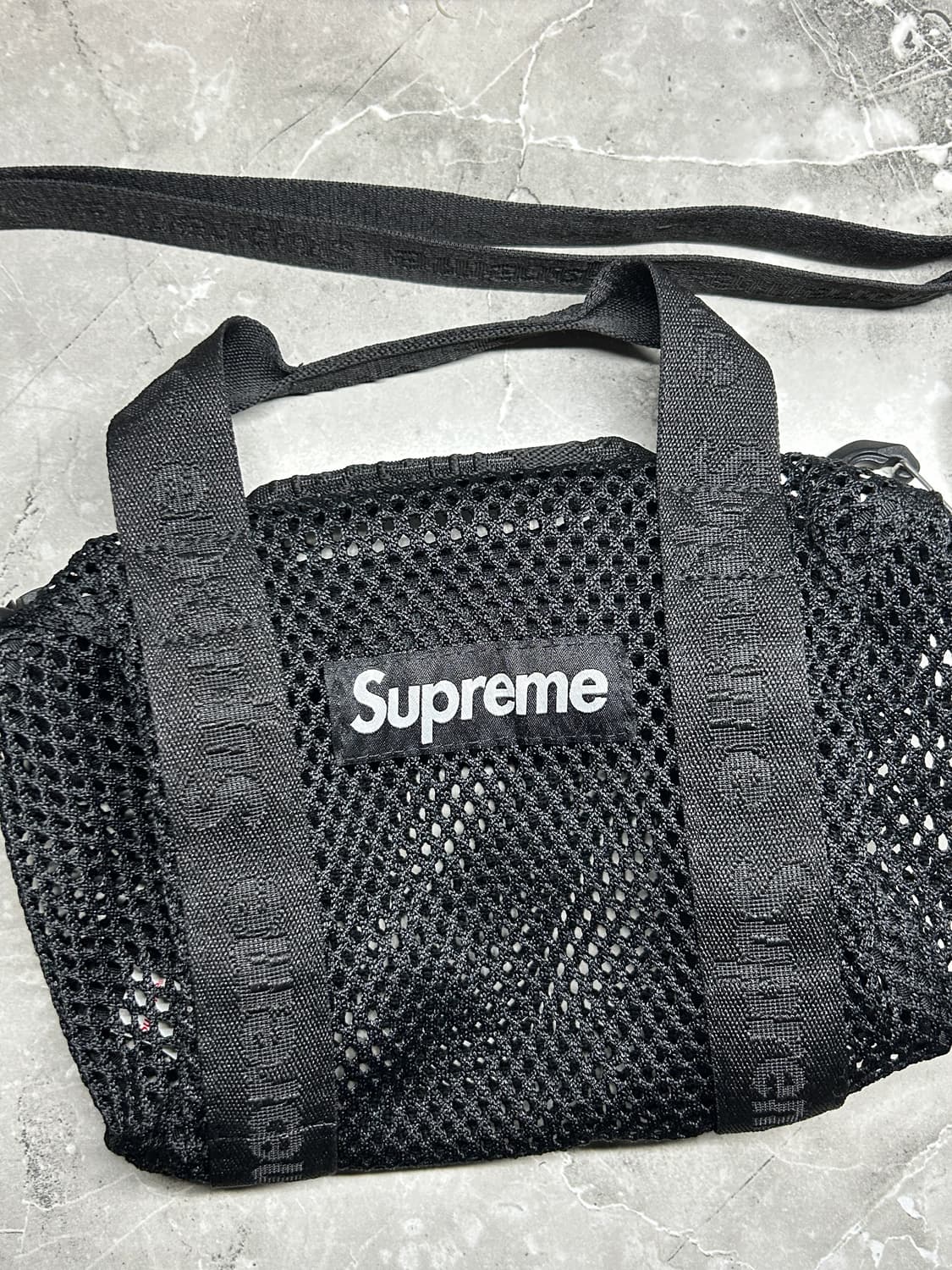 슈프림 메쉬 미니 더플백 블랙 상품이미지1
