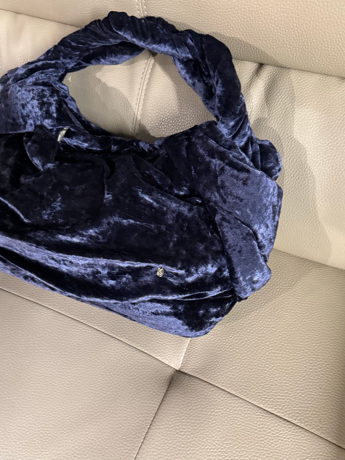 twist line detail velour shoulder bag 상품이미지2