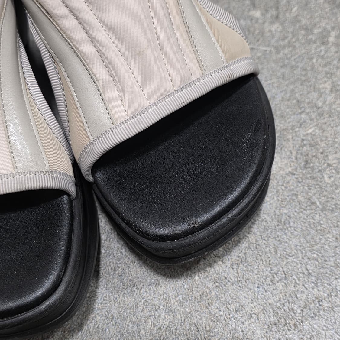 240) 미스치프 멀티 패널 슬라이드 크림 상품이미지5