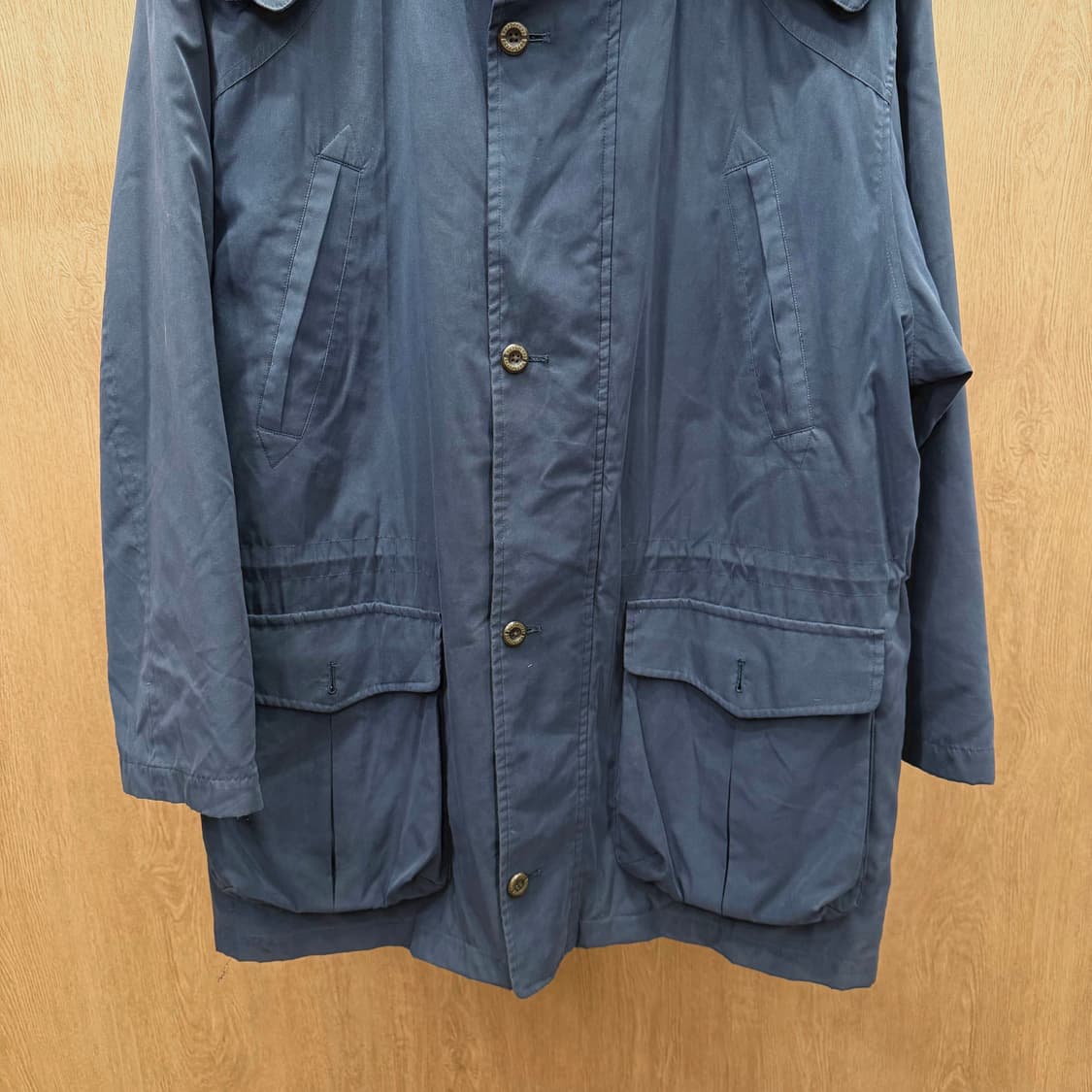 버버리 후드 코트 베이지 체크 안감 배색 드로우 스트링 레귤러핏 네이비 상품이미지4