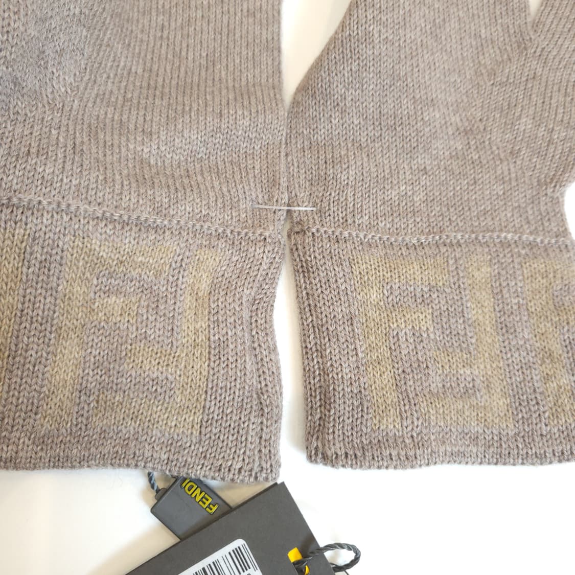 정품 펜디 니트 장갑 상품이미지6