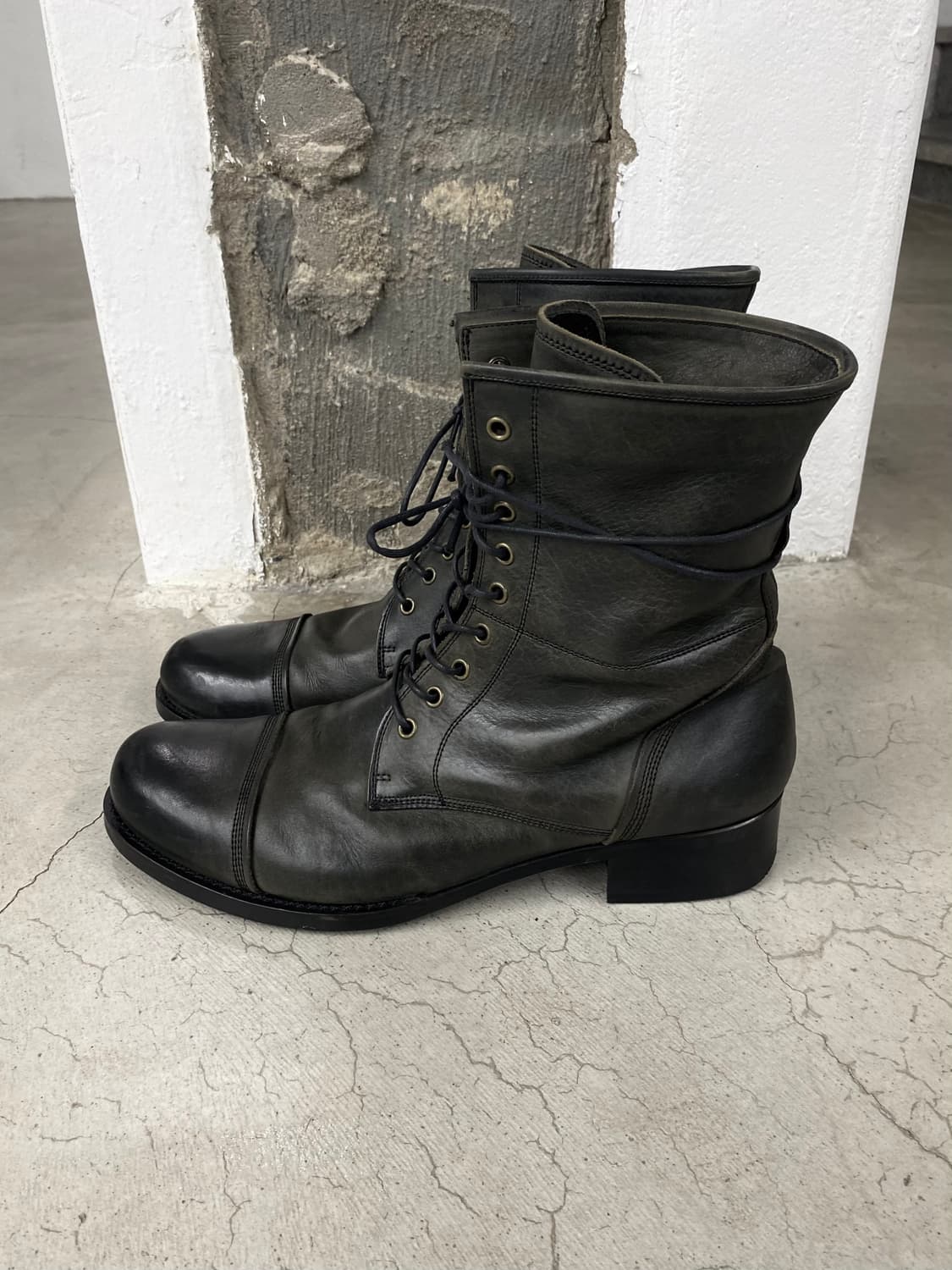 훕데두 블랙 레이스 업 레더 부츠 상품이미지4