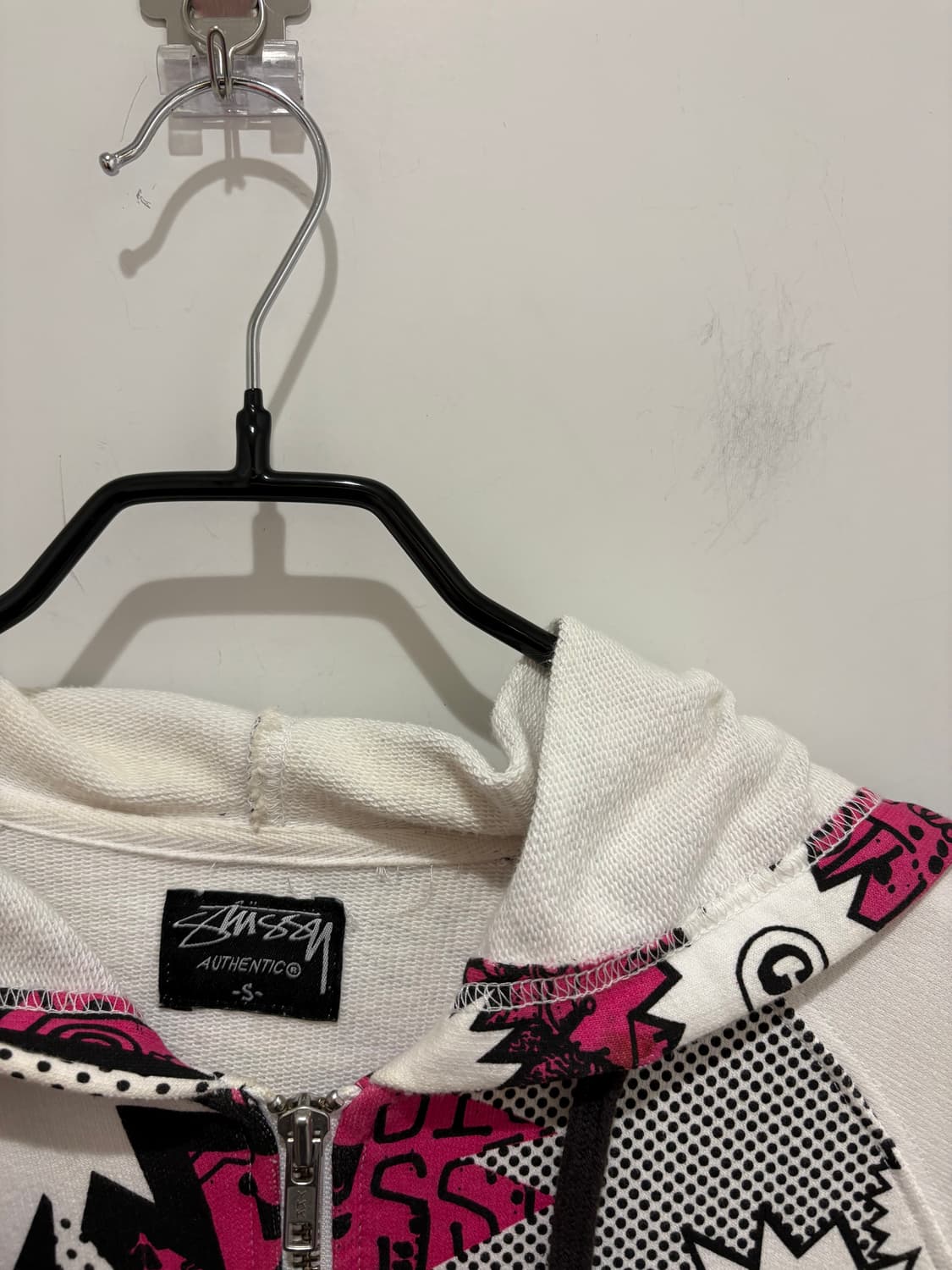 00s Stussy Pink News Paper Hooded Zip-Up 상품이미지3