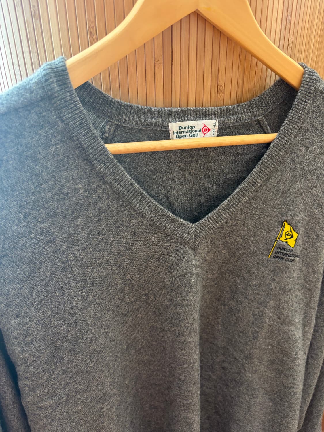 Dunlop Charcoal V-neck Knit 상품이미지1