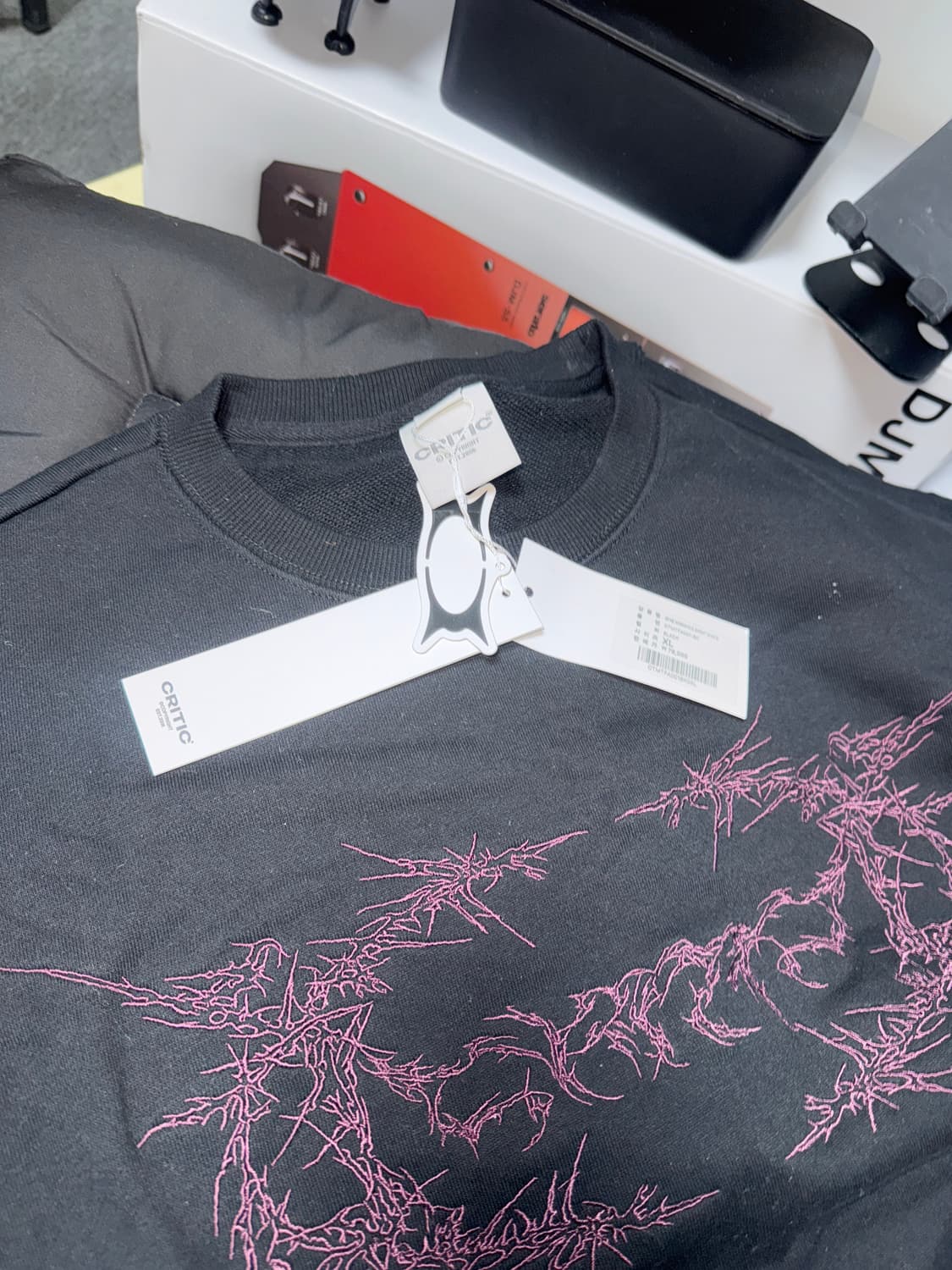 크리틱 맨투맨 상품이미지1