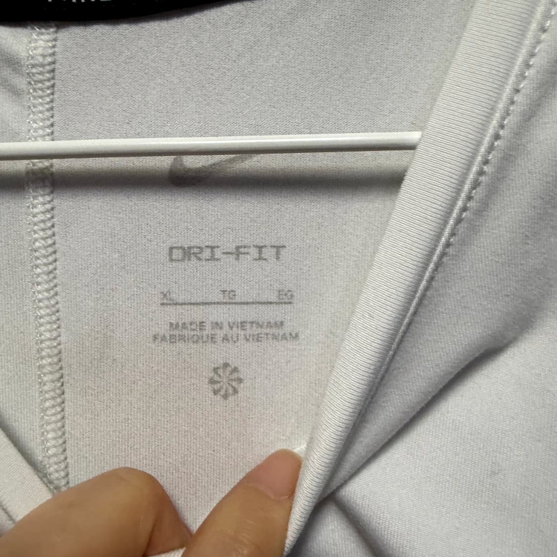 나이키 드라이핏 민소매 탱크탑 스우시 패턴  상품이미지3