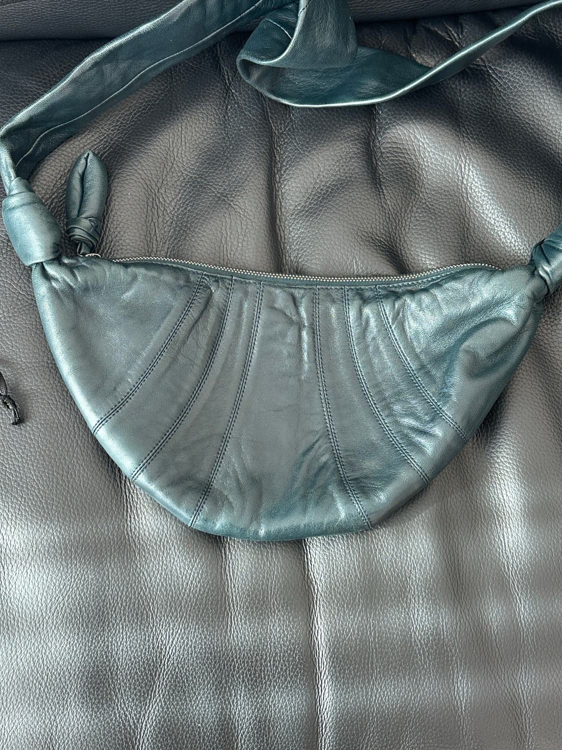 르메르 크로와상 범백 스몰 미드나잇그린 상품이미지4