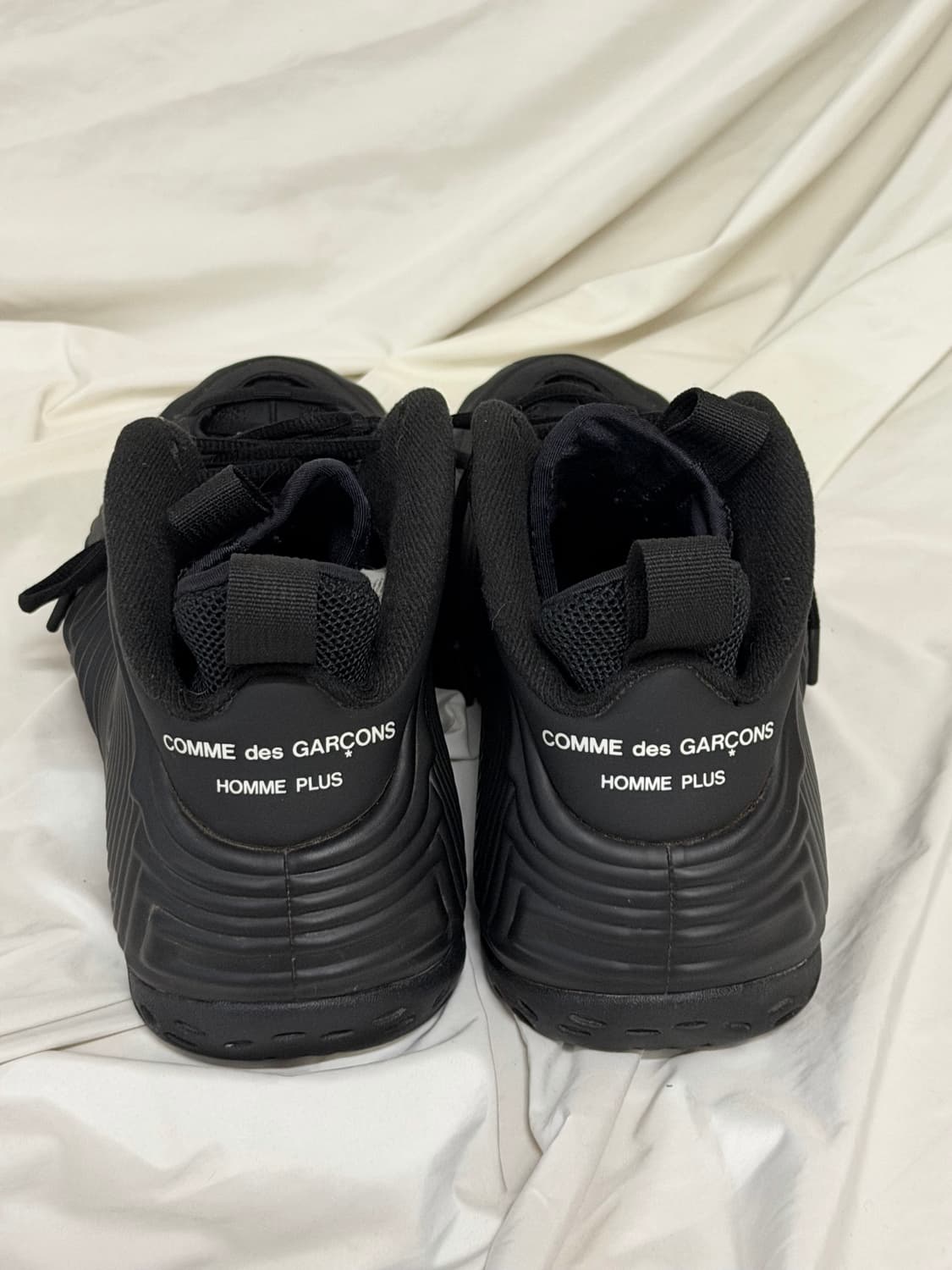 나이키 x 꼼데가르송 옴므 플러스 에어 폼포짓 원 블랙 상품이미지5