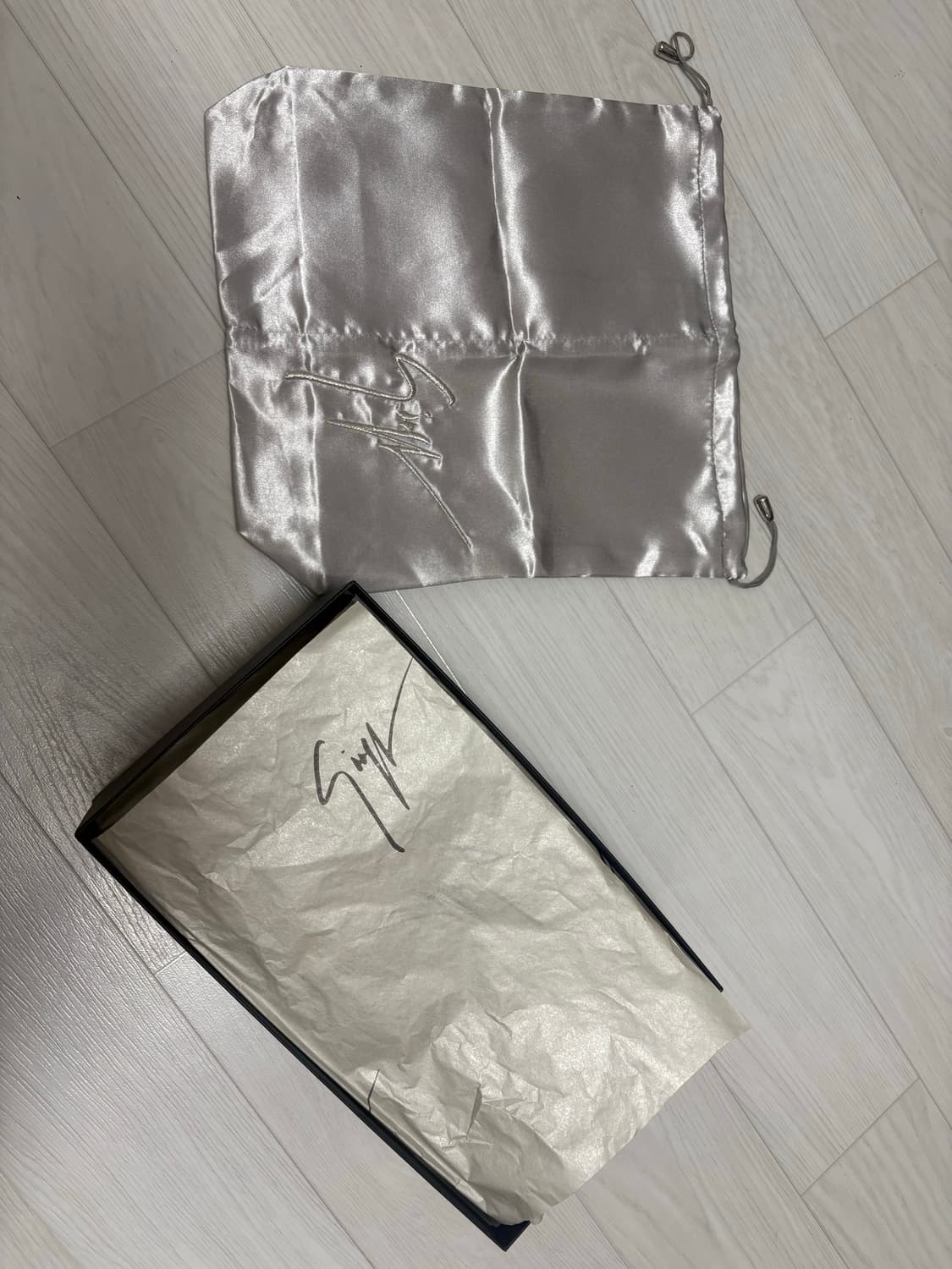 쥬세페자노티 안야 하트 샌들 상품이미지3