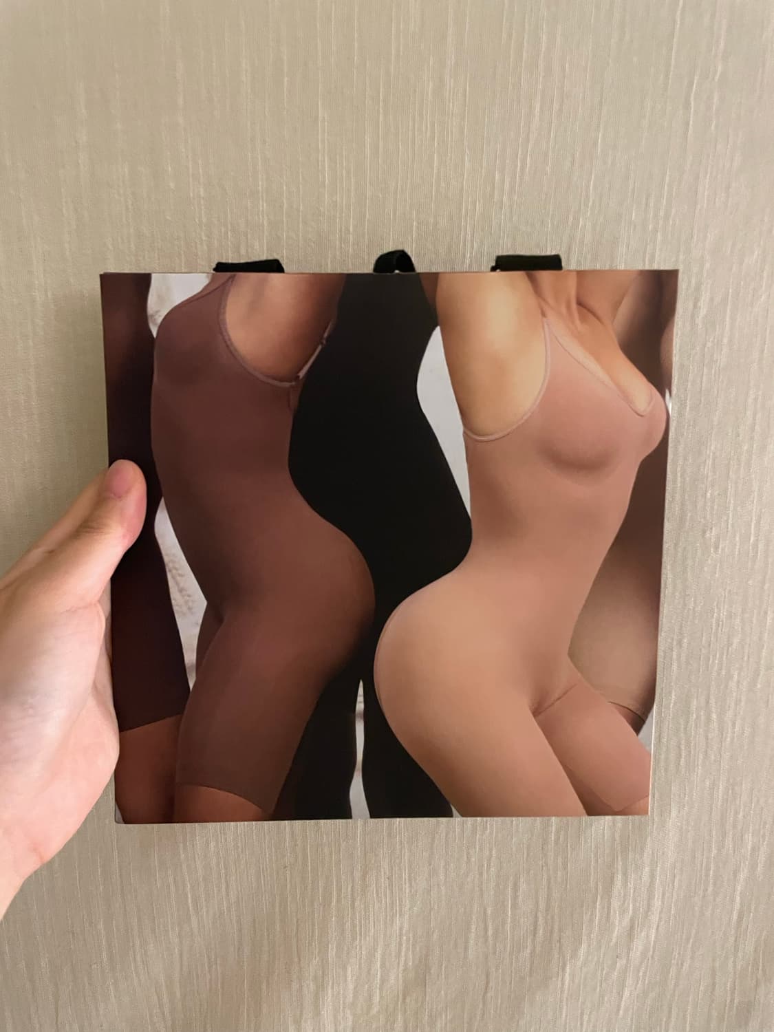 SKIMS 블랙 스쿱넥 바디수트 상품이미지5