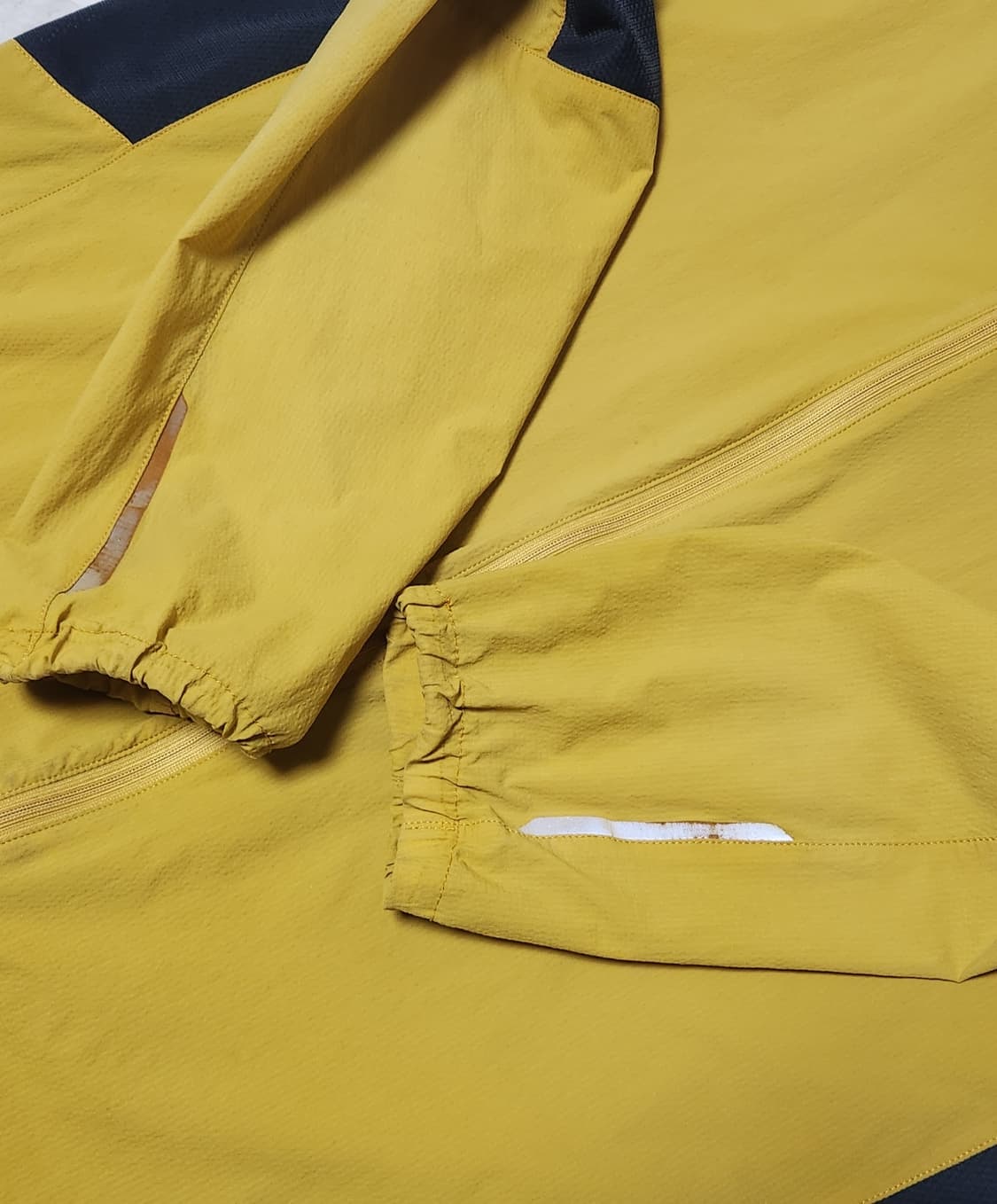 아크테릭스 머스타드 바람막이 자켓 상품이미지8