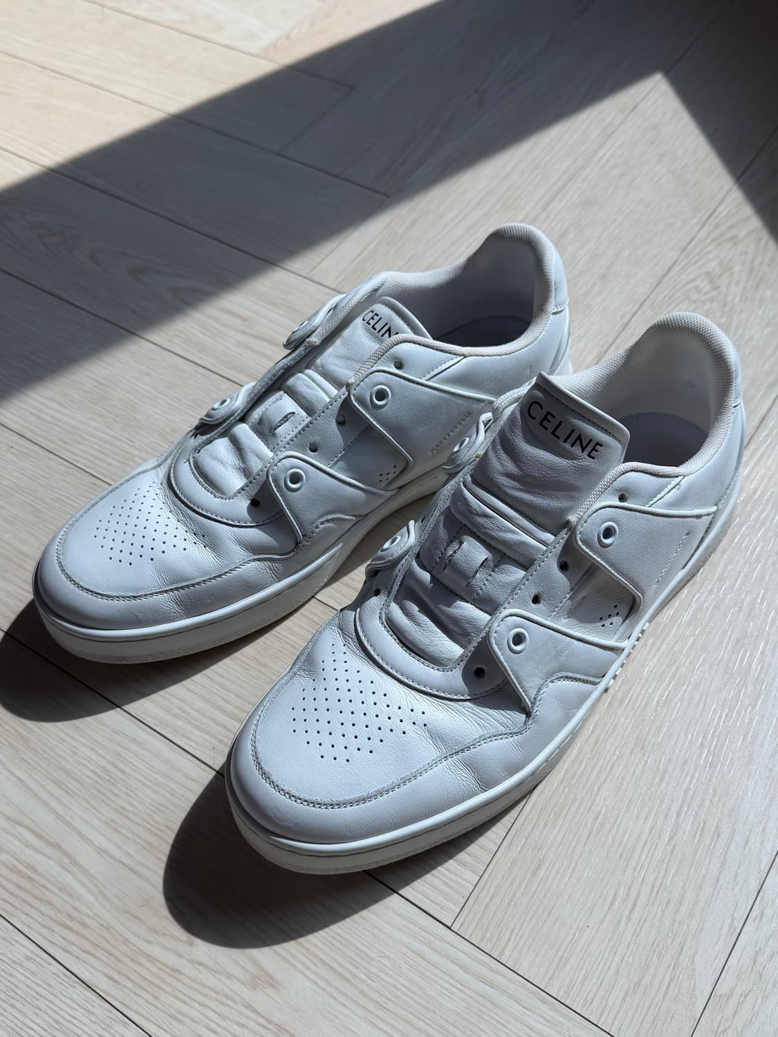 셀린느 화이트 레더 스니커즈 상품이미지1