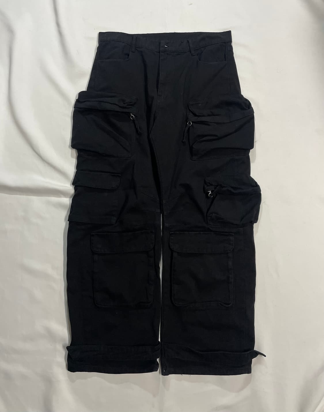 세븐틴 착용 유틸리티 포켓 팬츠 블랙 상품이미지3