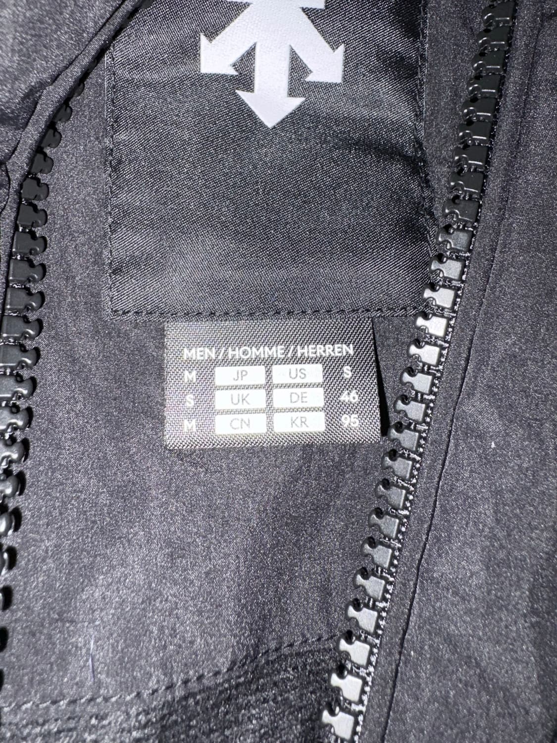 데상트 경량패딩 상품이미지4