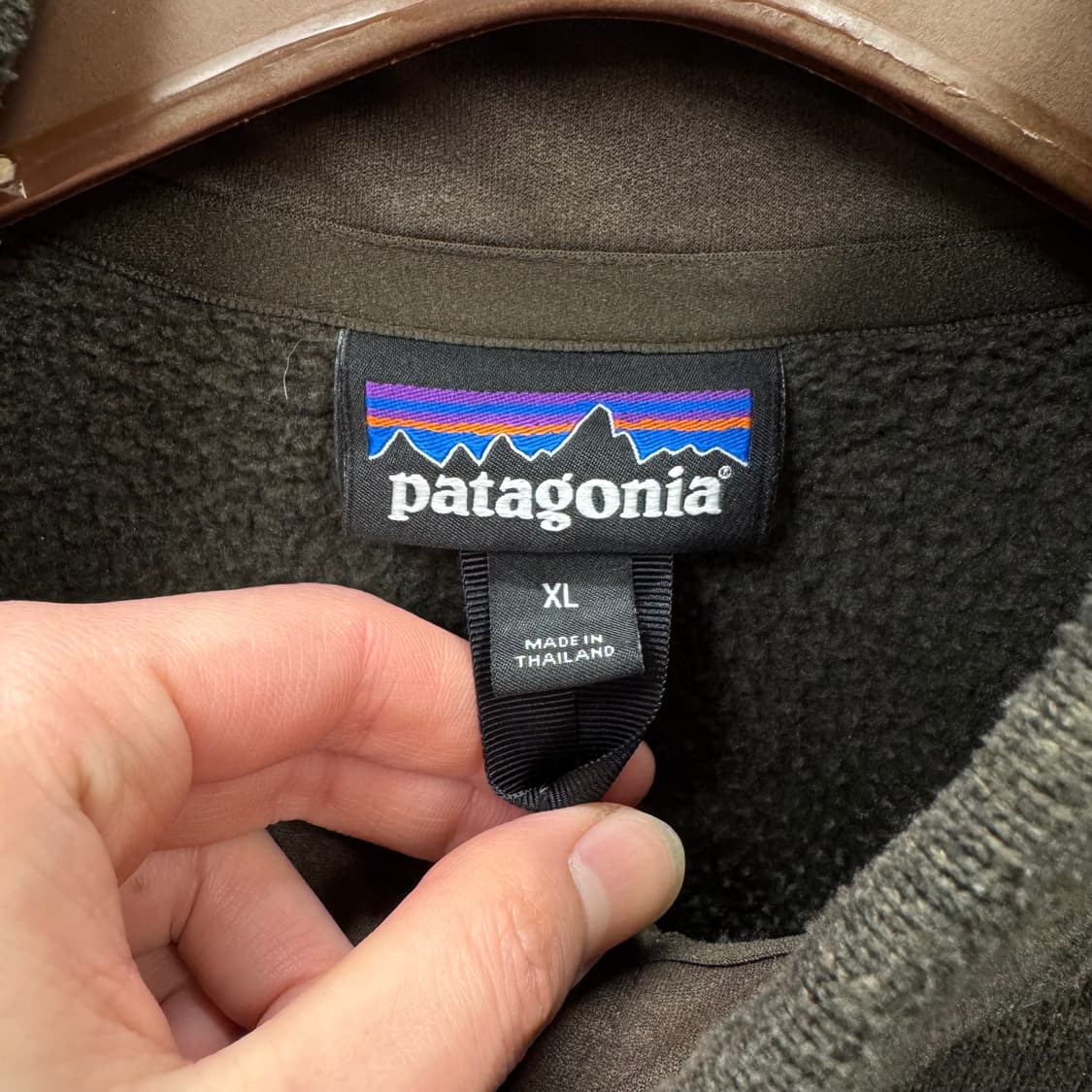 파타고니아 베터 스웨터 하프 집업 전면 집업 포켓 포인트 차콜 상품이미지6