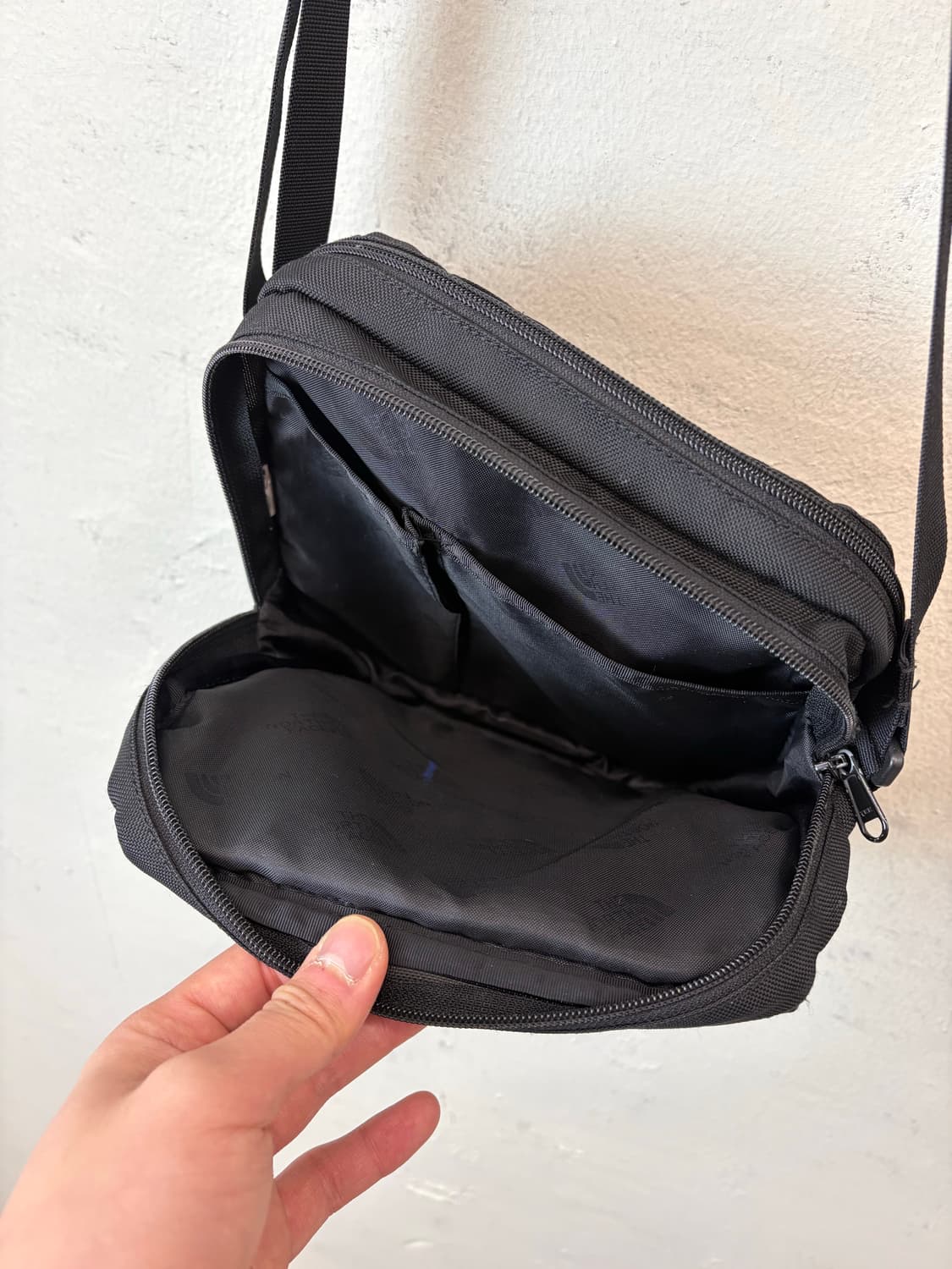 노스페이스 빈티지 스퀘어 크로스백 블랙 상품이미지6