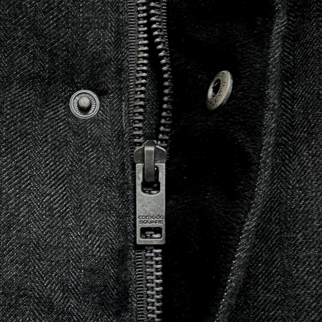 (95) 코모도스퀘어 차콜 슈퍼 프리미엄 다운 패딩 상품이미지5