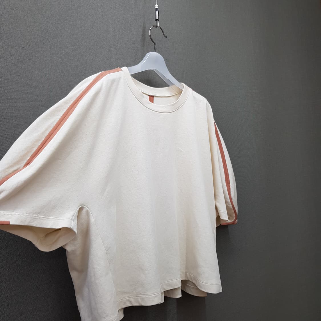 한섬 시스템 SYSTEM 라인 포인트 반팔 티셔츠  F사이즈 상품이미지3