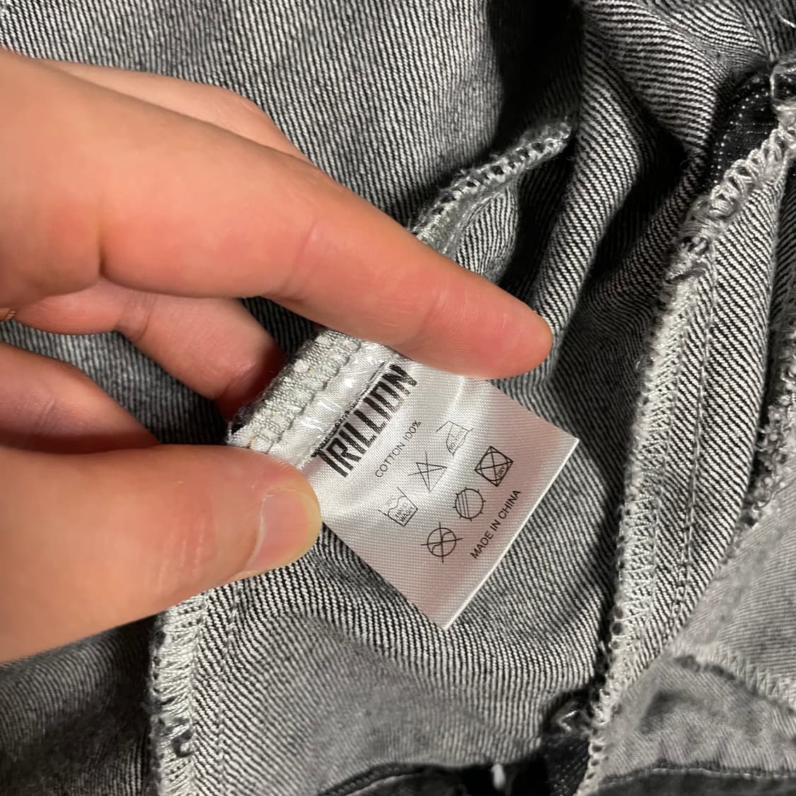 정품 트릴리온 워싱 스티치 흑청 데님트러커 블랙 청자켓 상품이미지7