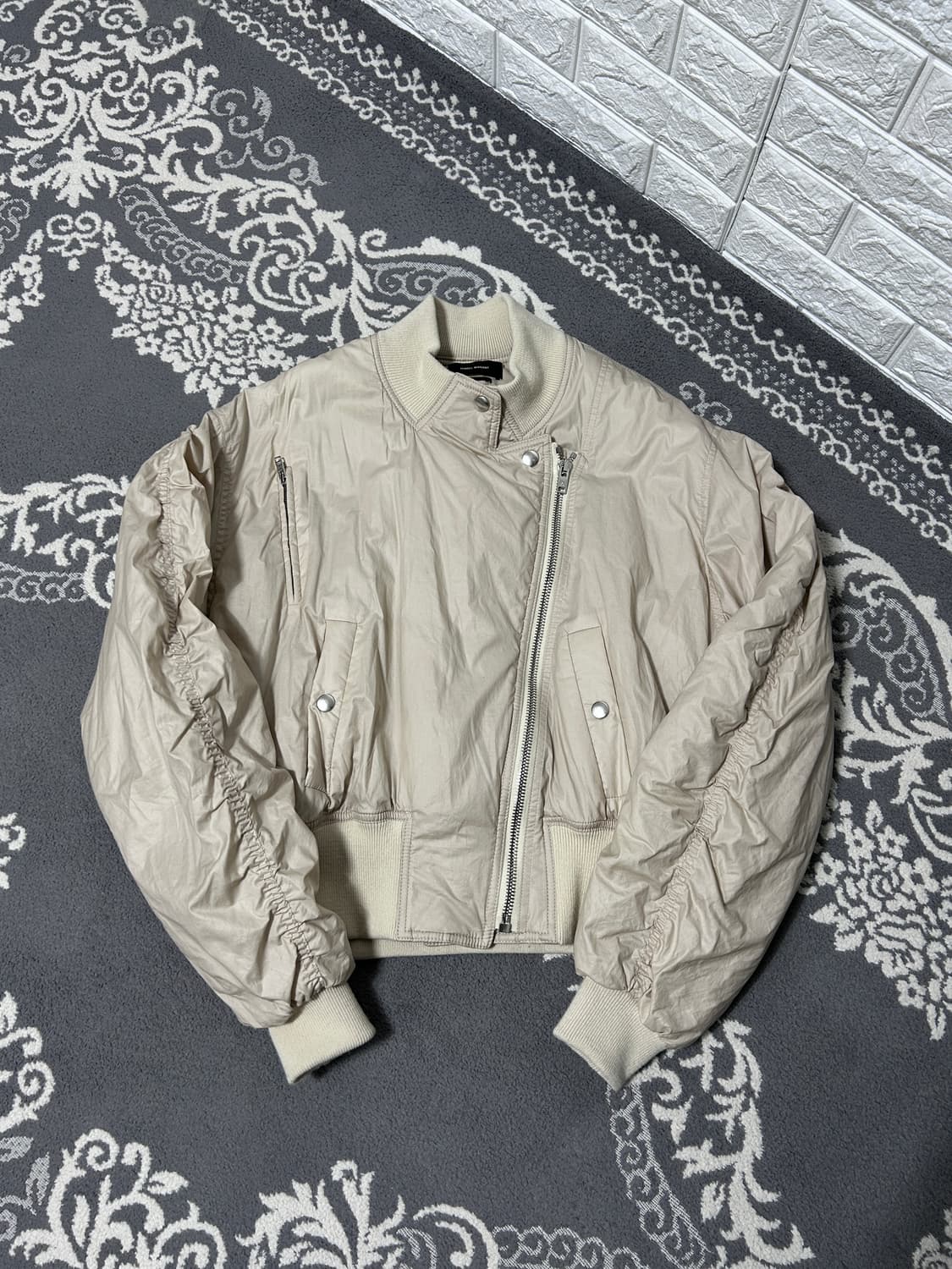 이자벨마랑 사선 크롭 봄버 자켓 상품이미지1